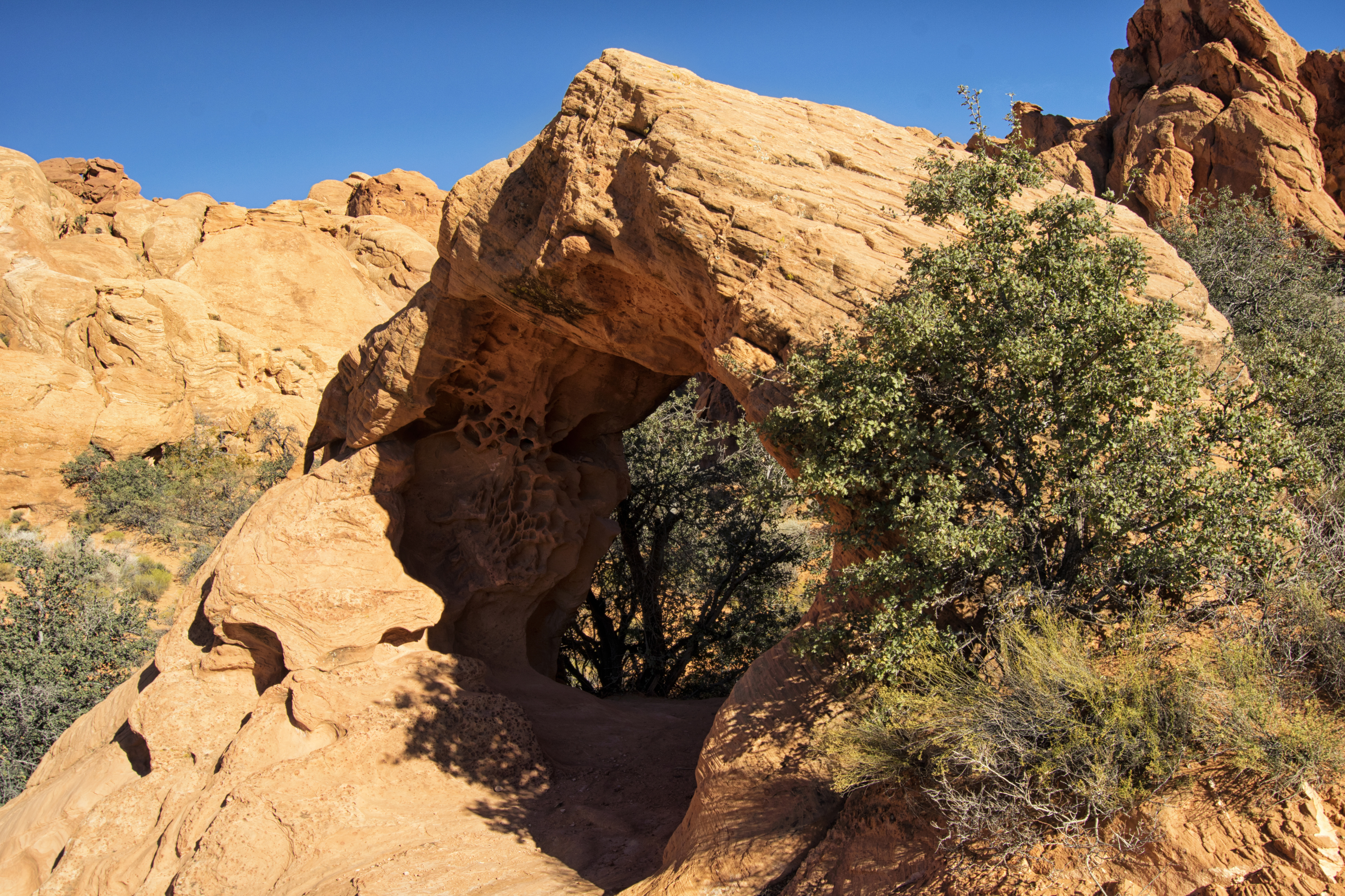 Hike Arch Trail to Babylon Arch