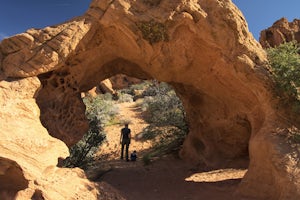 Hike Arch Trail to Babylon Arch