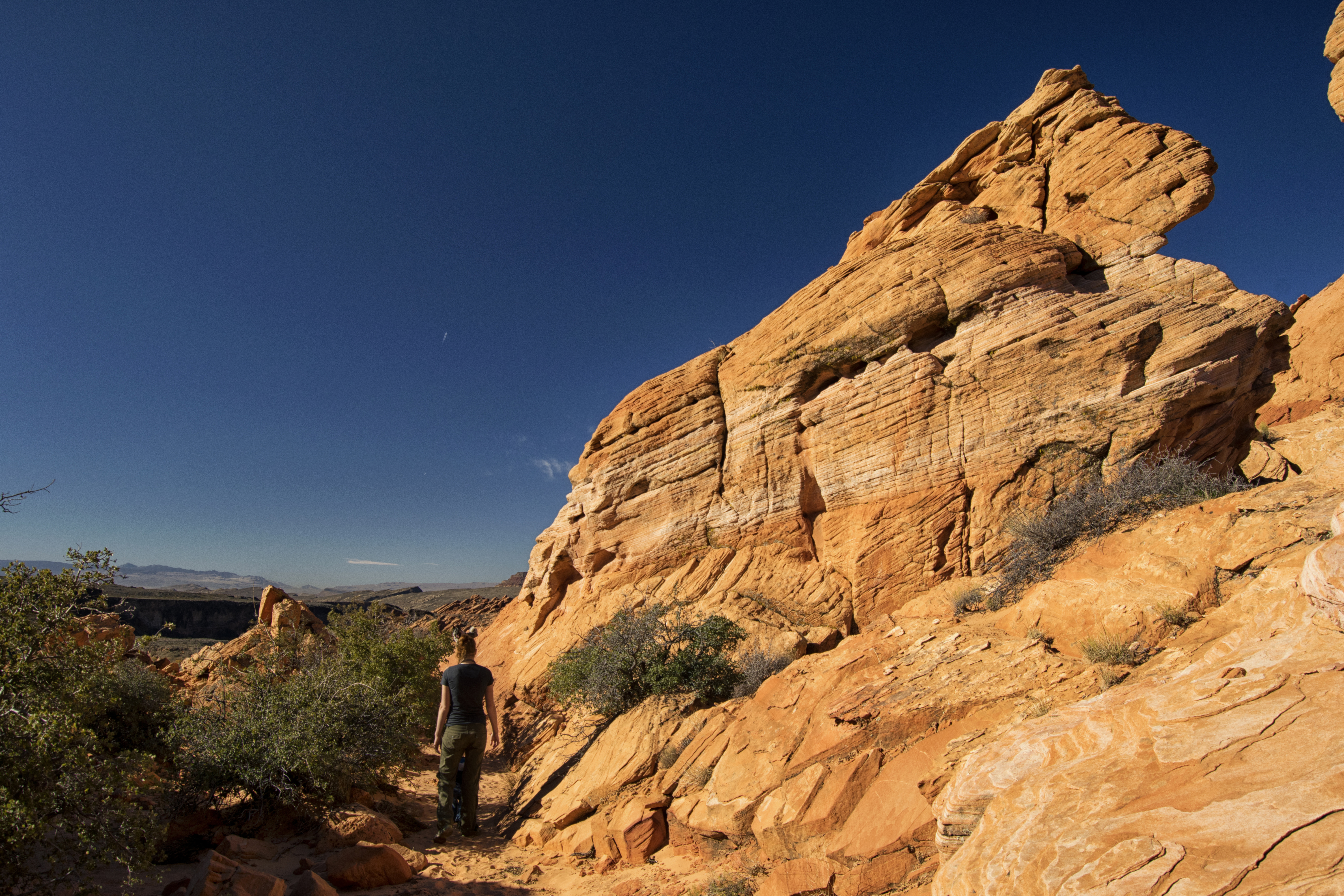 Hike Arch Trail to Babylon Arch