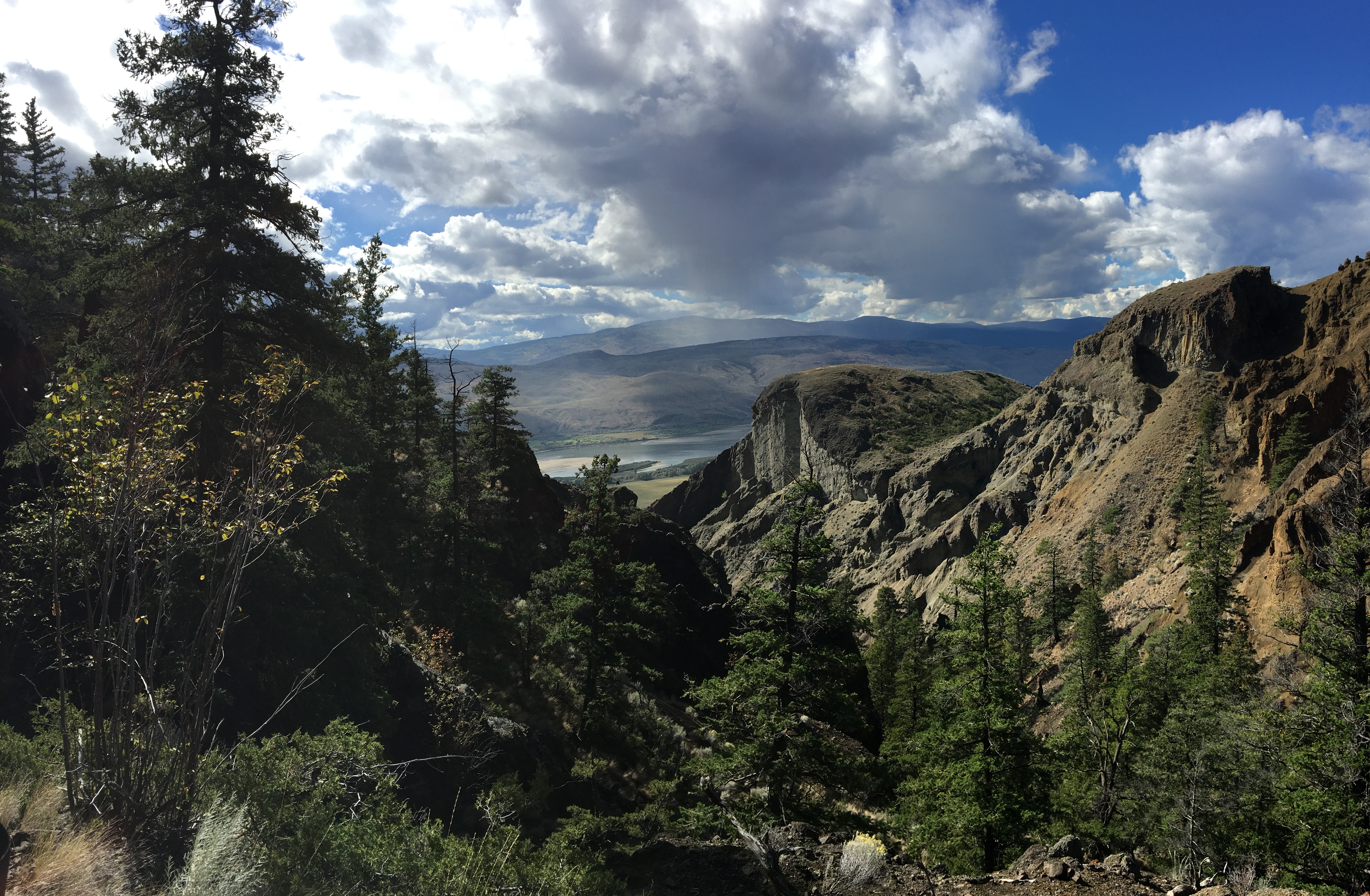 Hike Cinnamon Ridge in Lac du Bois Grasslands Park