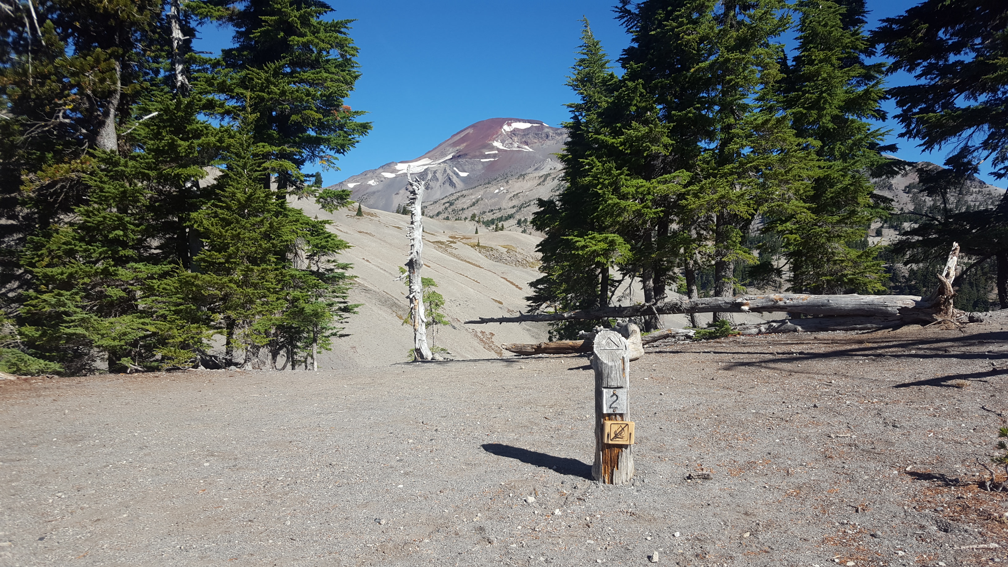 Hike to Moraine Lake Beneath South Sister
