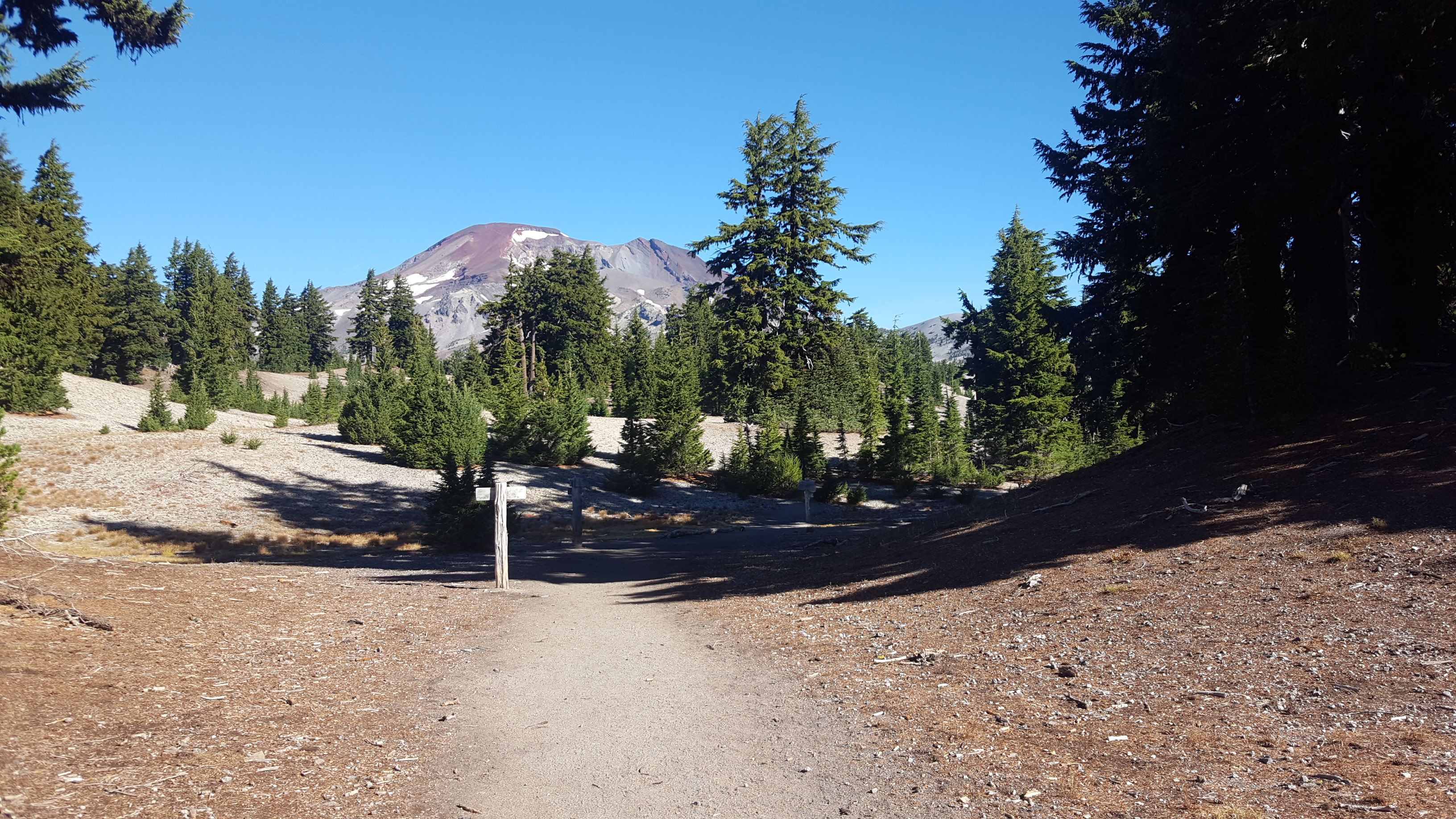 Hike to Moraine Lake Beneath South Sister