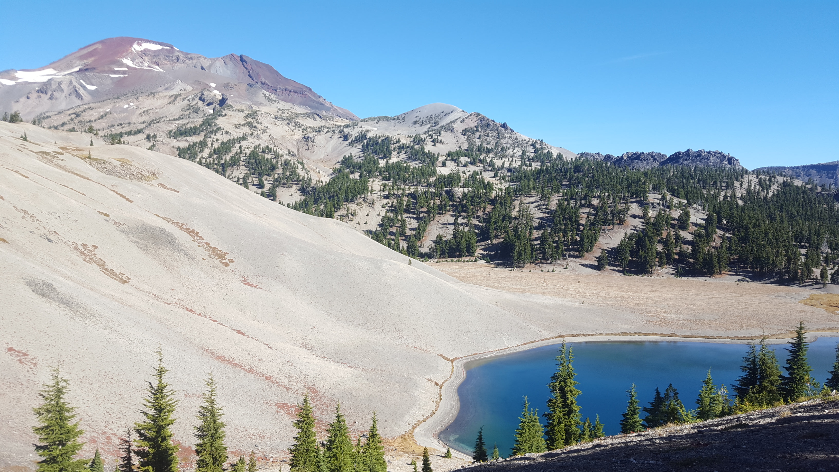 Hike to Moraine Lake Beneath South Sister