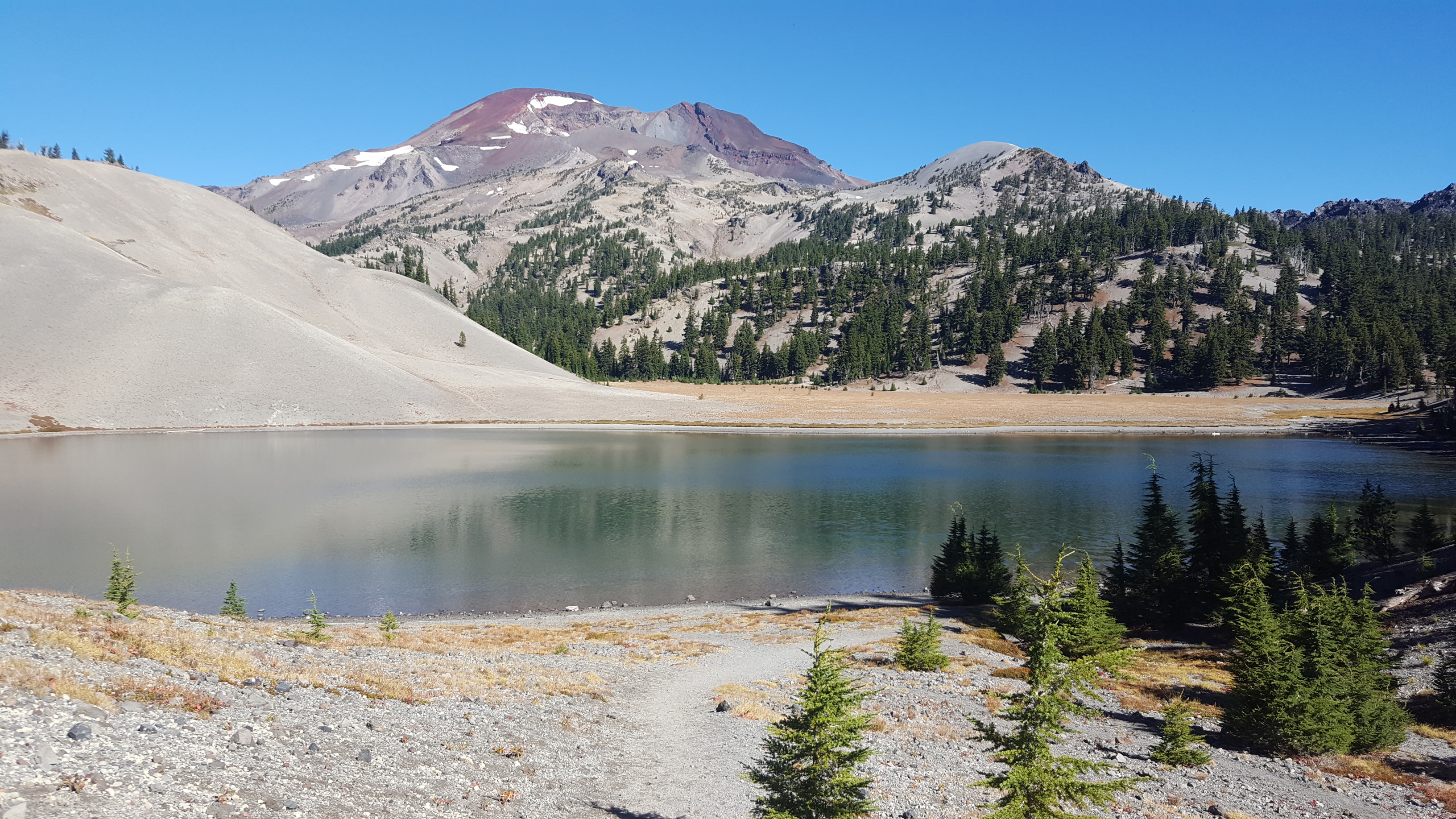 Hike to Moraine Lake Beneath South Sister