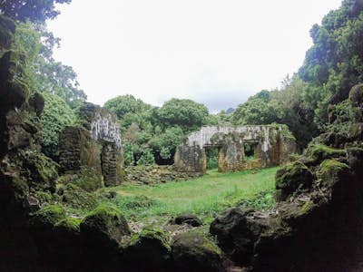 Oahu: The Secret Kaniakapupu Ruins 