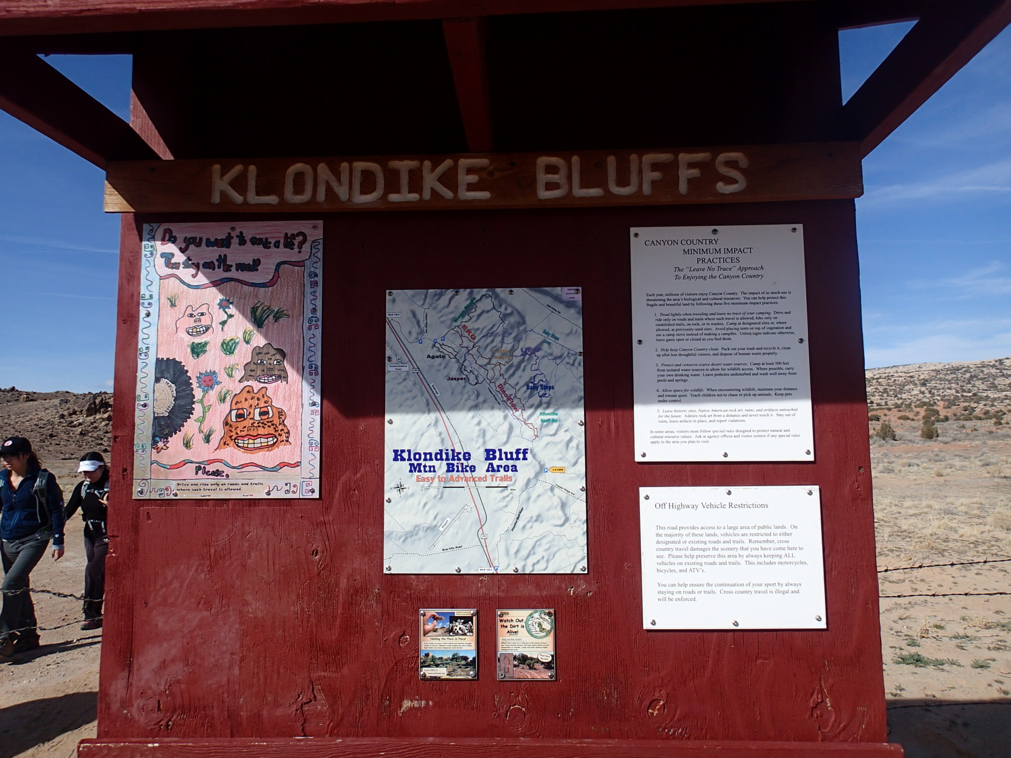 Hike to the Klondike Bluff Dinosaur Track
