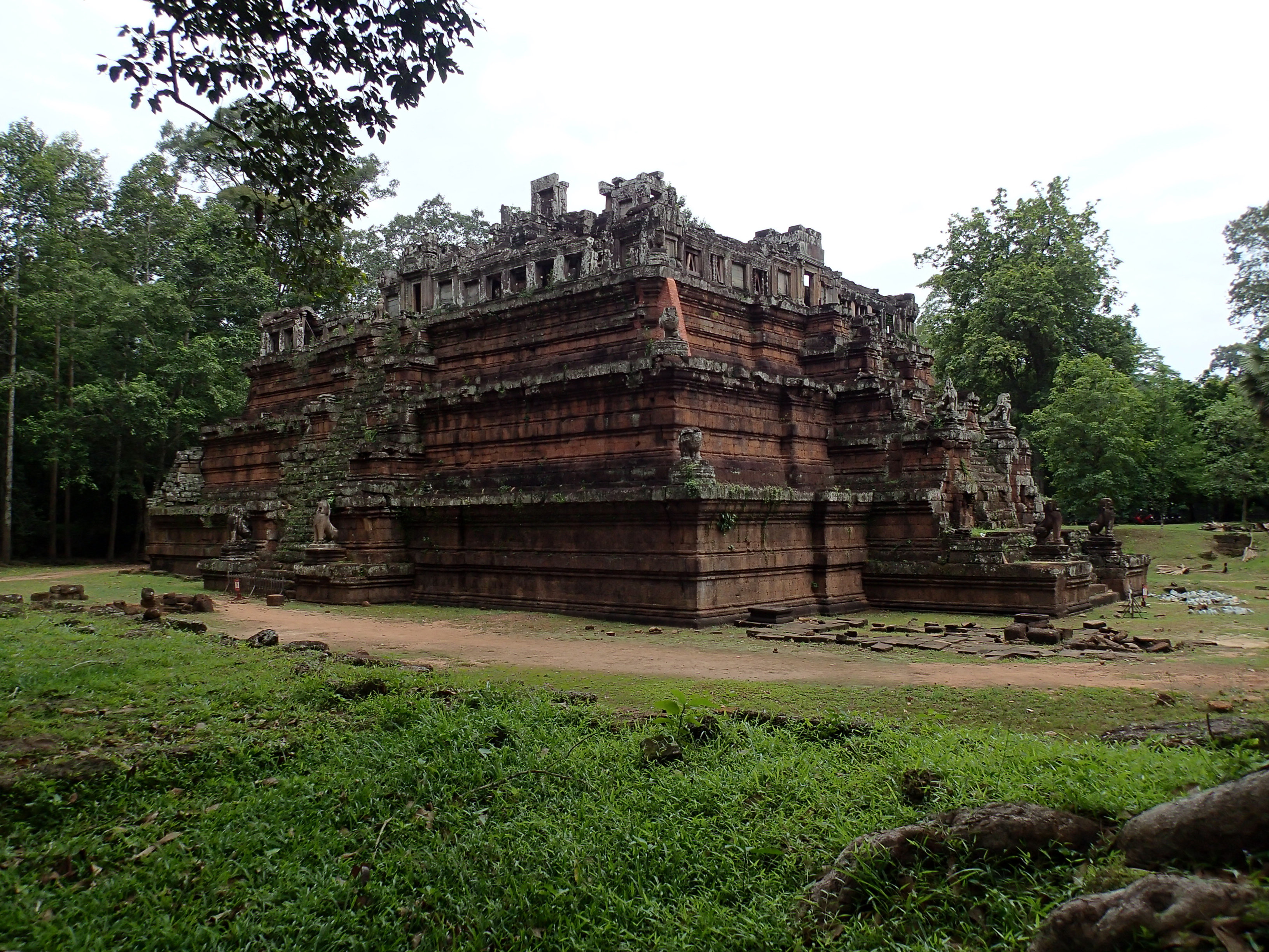Explore Phimeanakas Temple