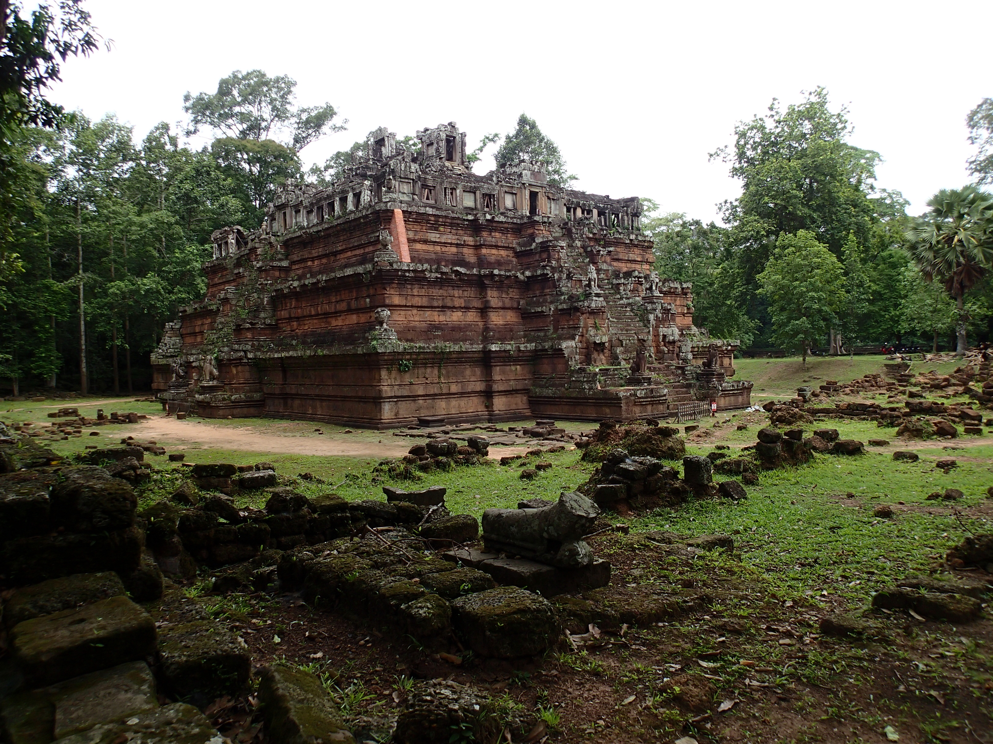 Explore Phimeanakas Temple