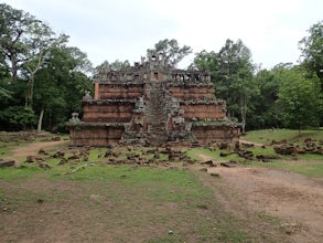 Explore Phimeanakas Temple