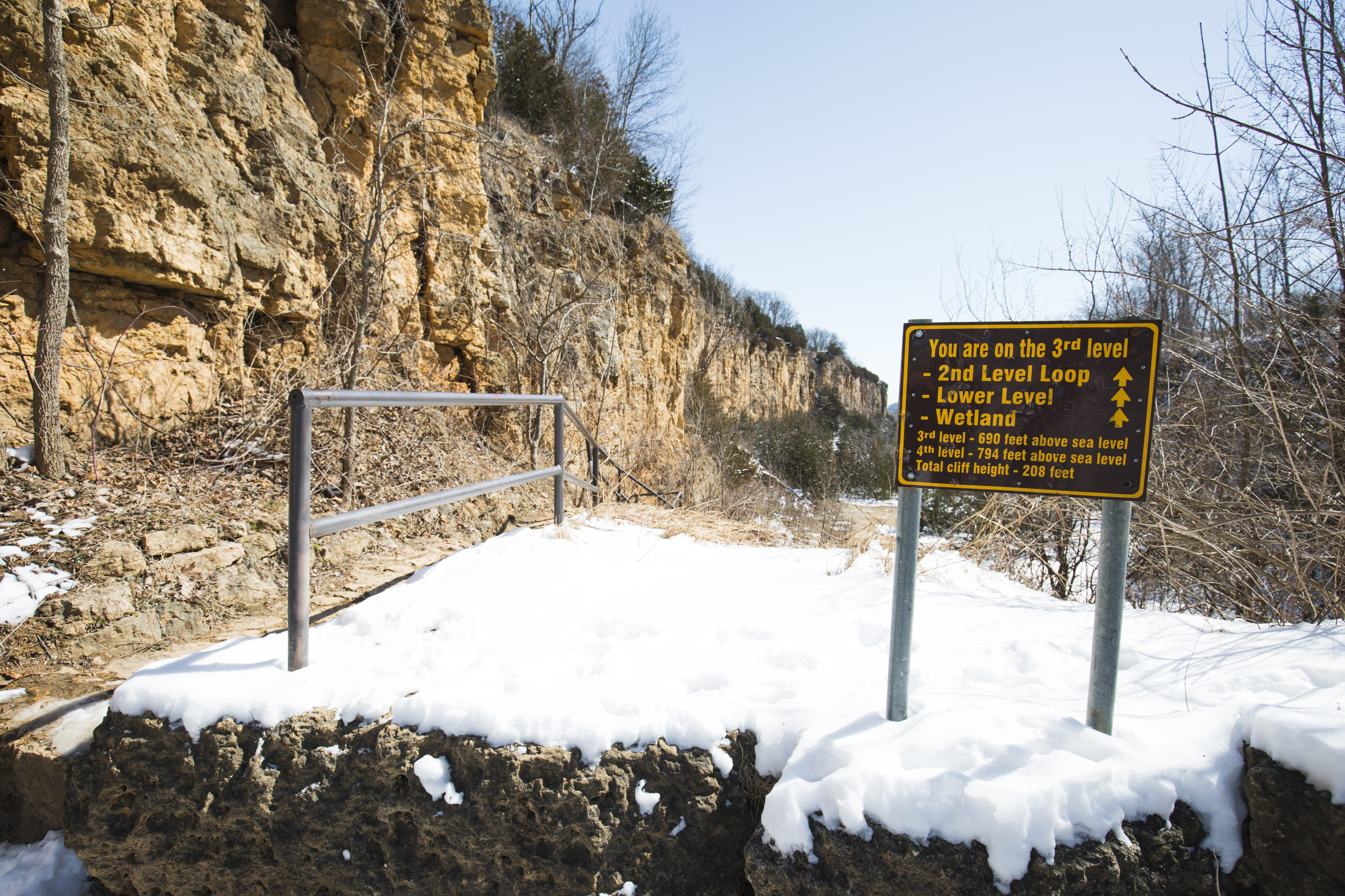 Hike the Horseshoe Bluff Trail 
