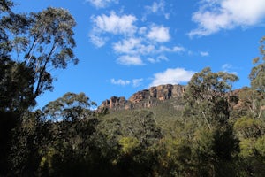 Hike Perry's Lookdown to Govetts Leap Lookout