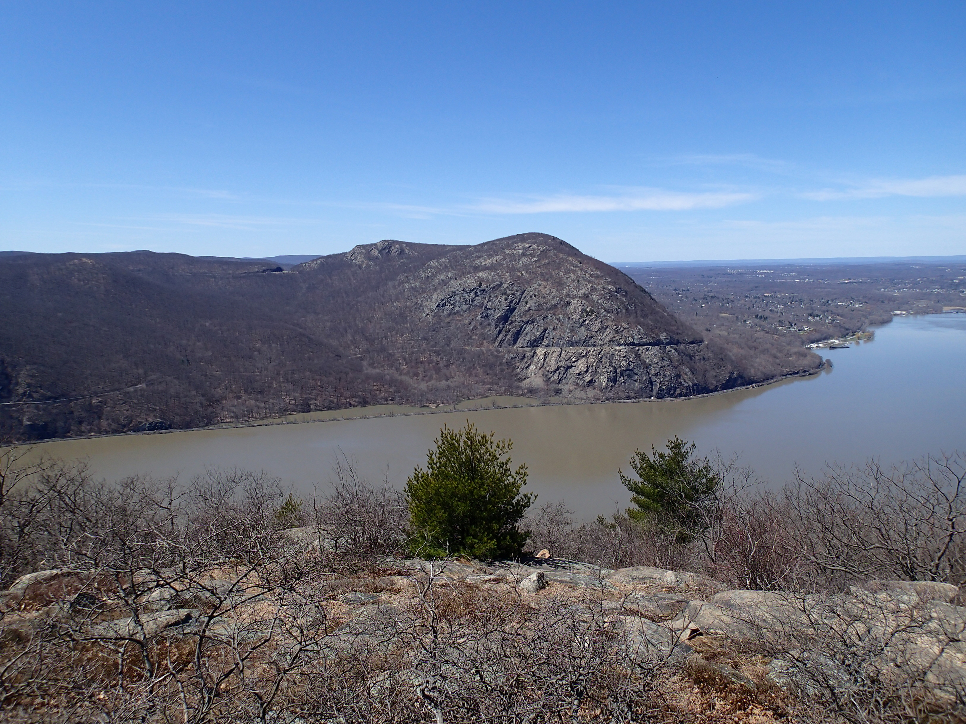 Hike the Cornish/Brook/Notch/Washburn/Undercliff Loop