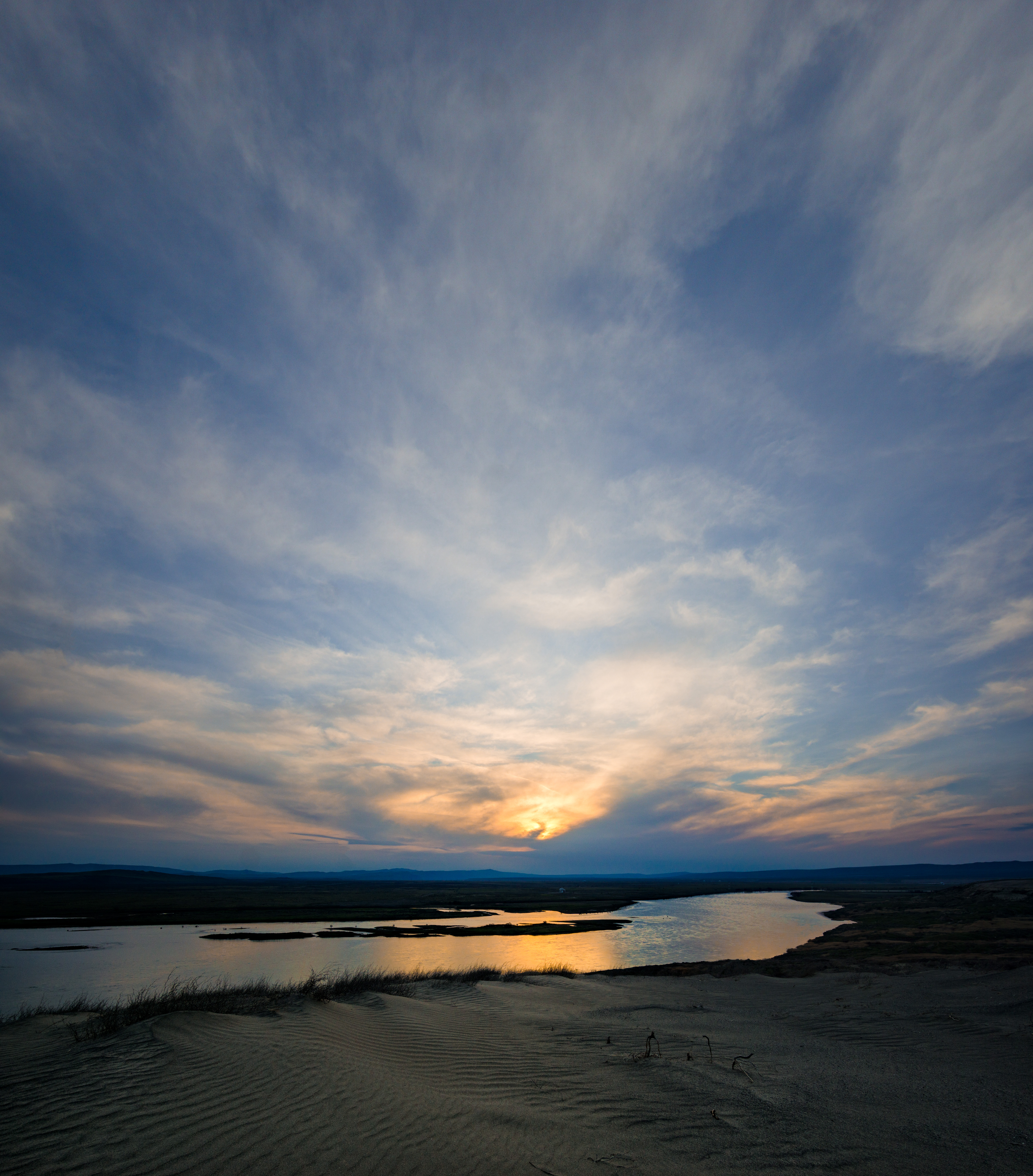 Hike along the White Bluffs of Hanford Reach