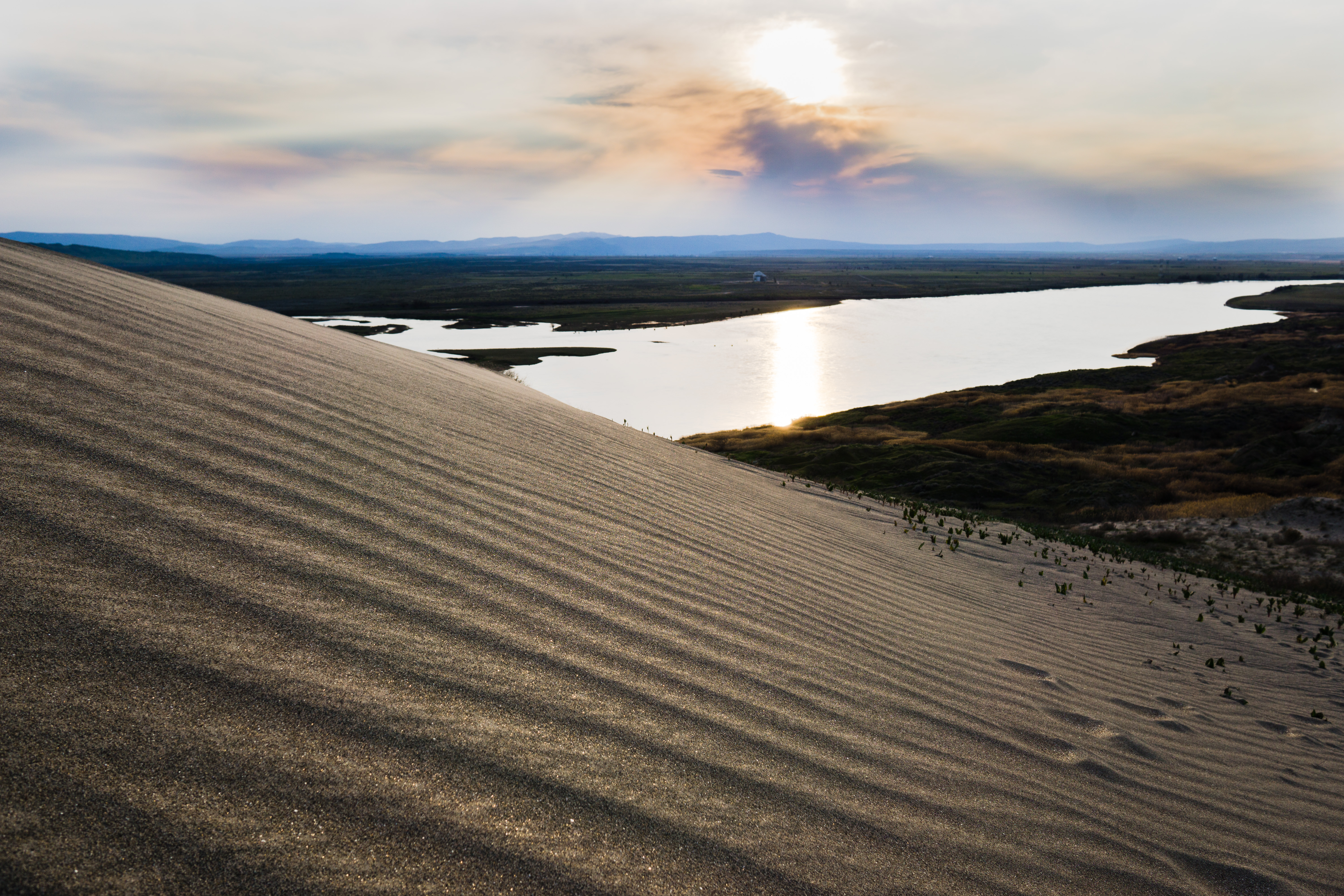 Hike along the White Bluffs of Hanford Reach