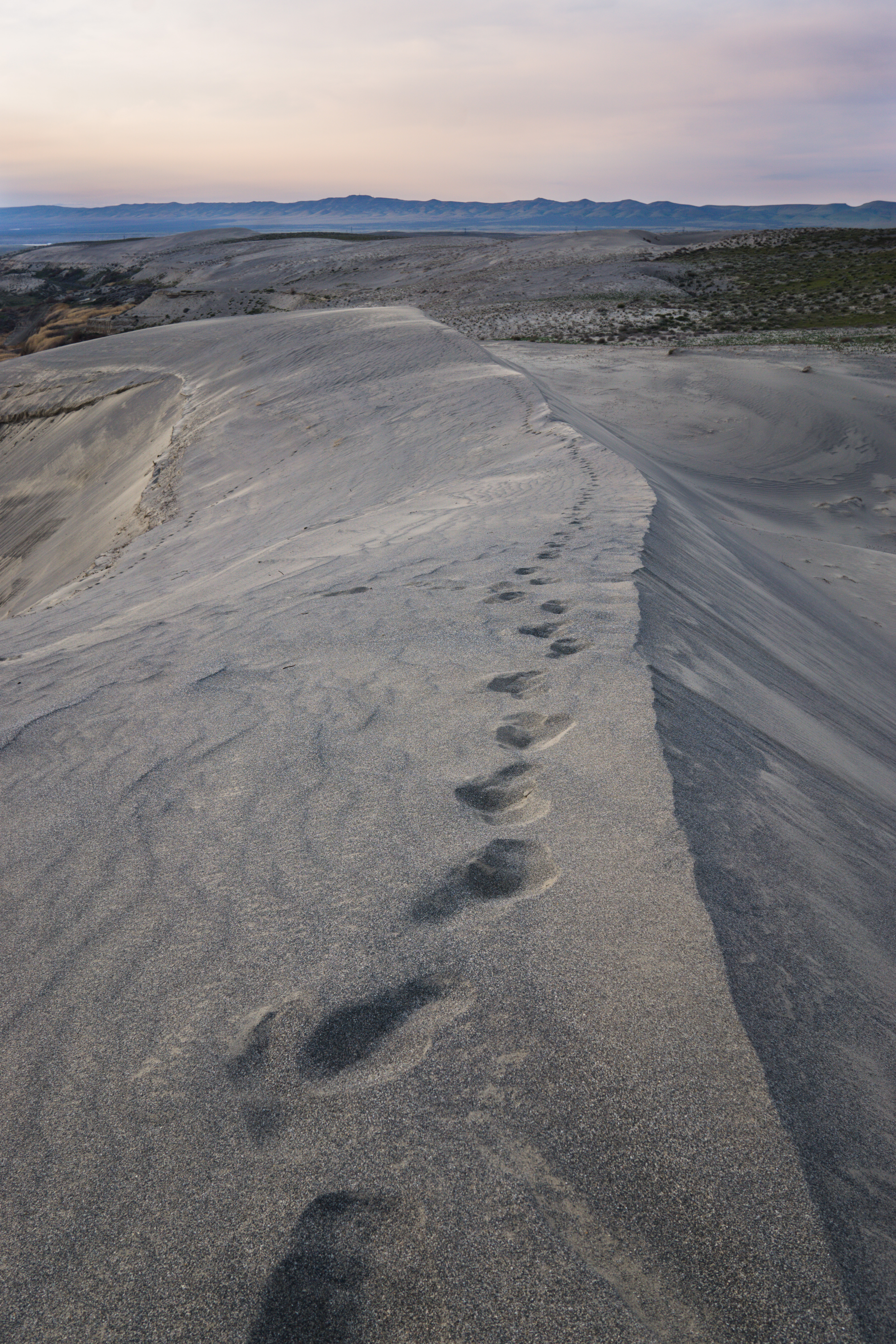Hike along the White Bluffs of Hanford Reach