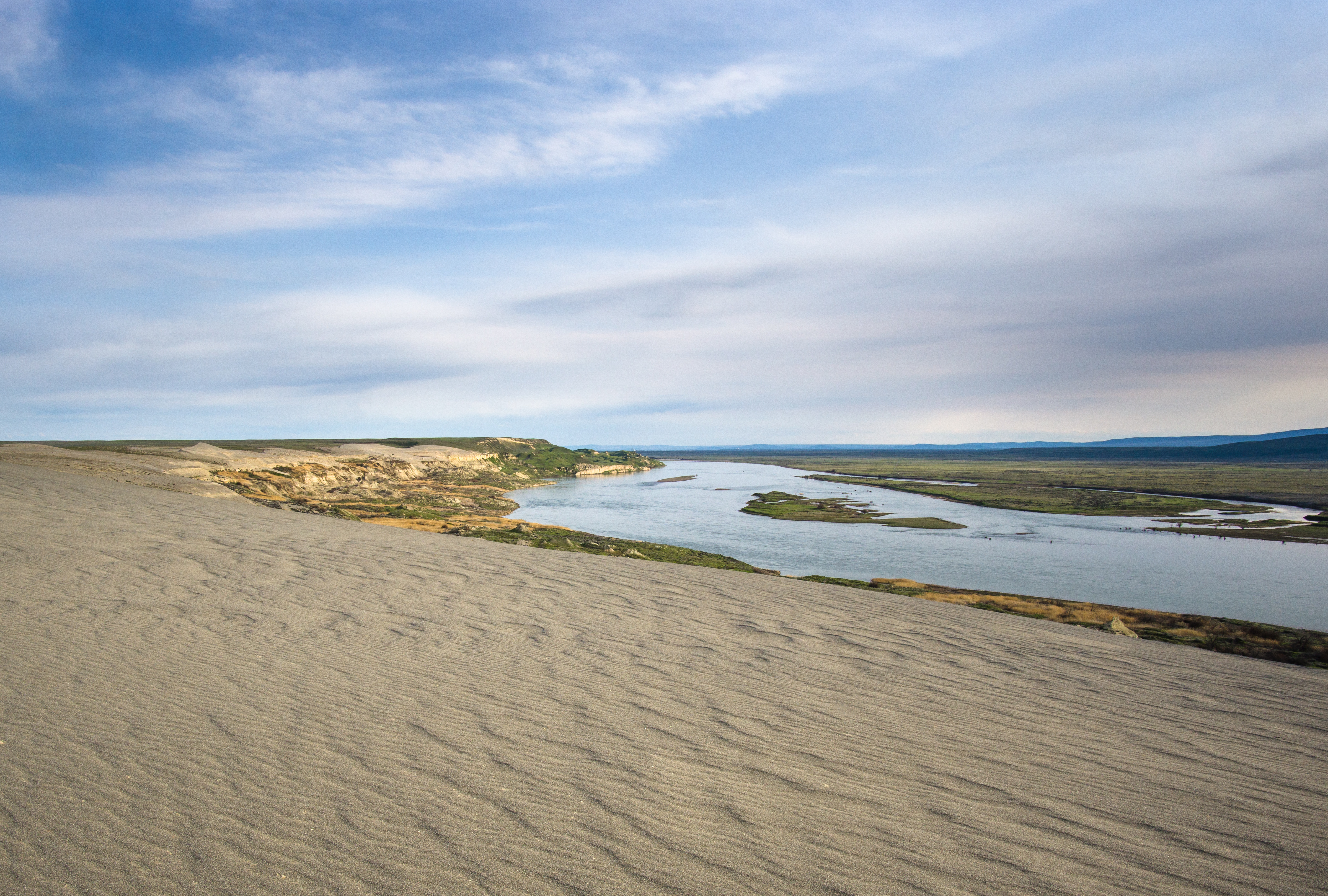 Hike along the White Bluffs of Hanford Reach