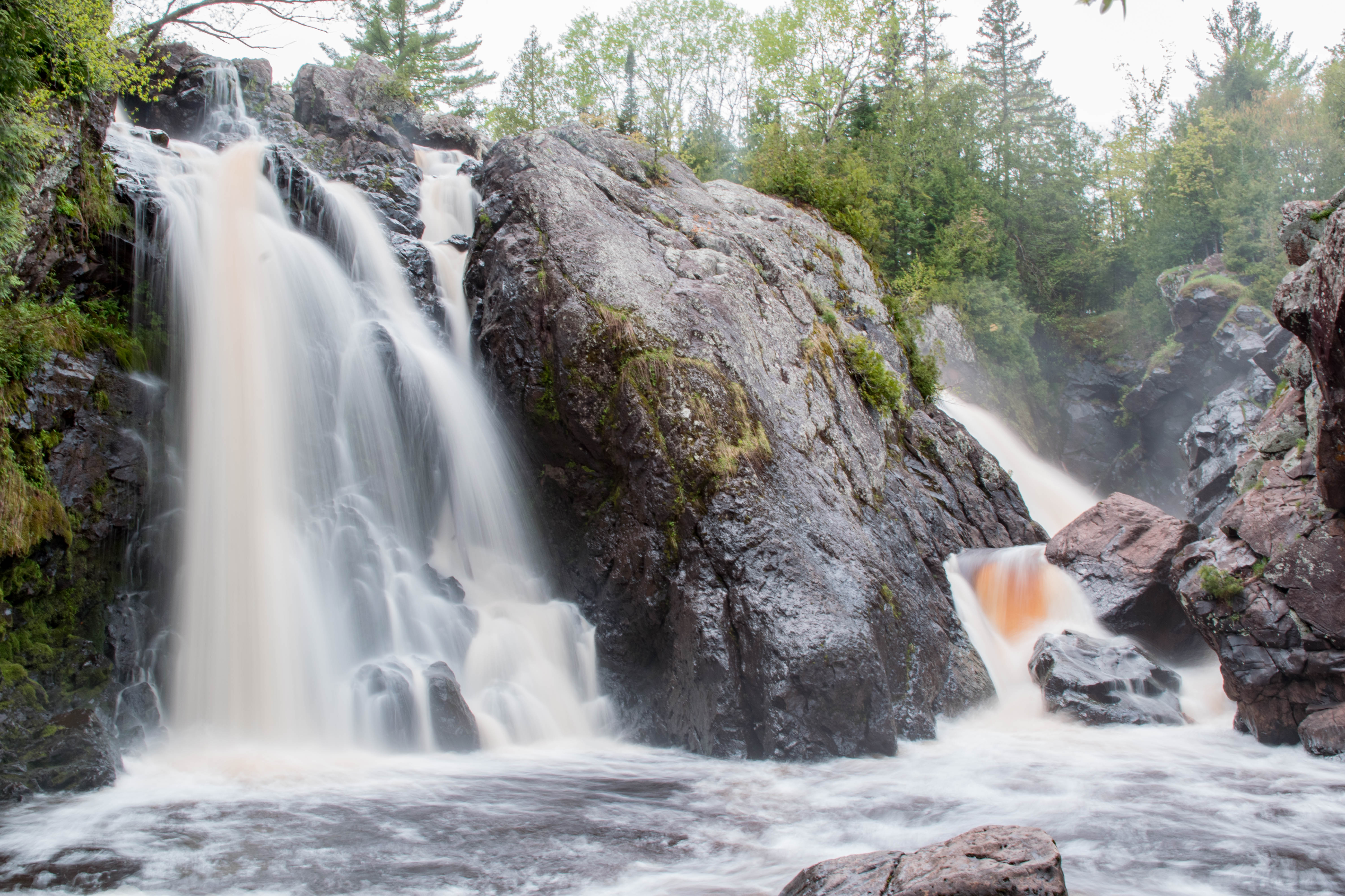 Hike to Gabbro Falls