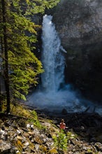 Hike to Nesbitts Knee Falls