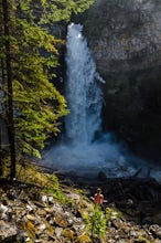 Hike to Nesbitts Knee Falls