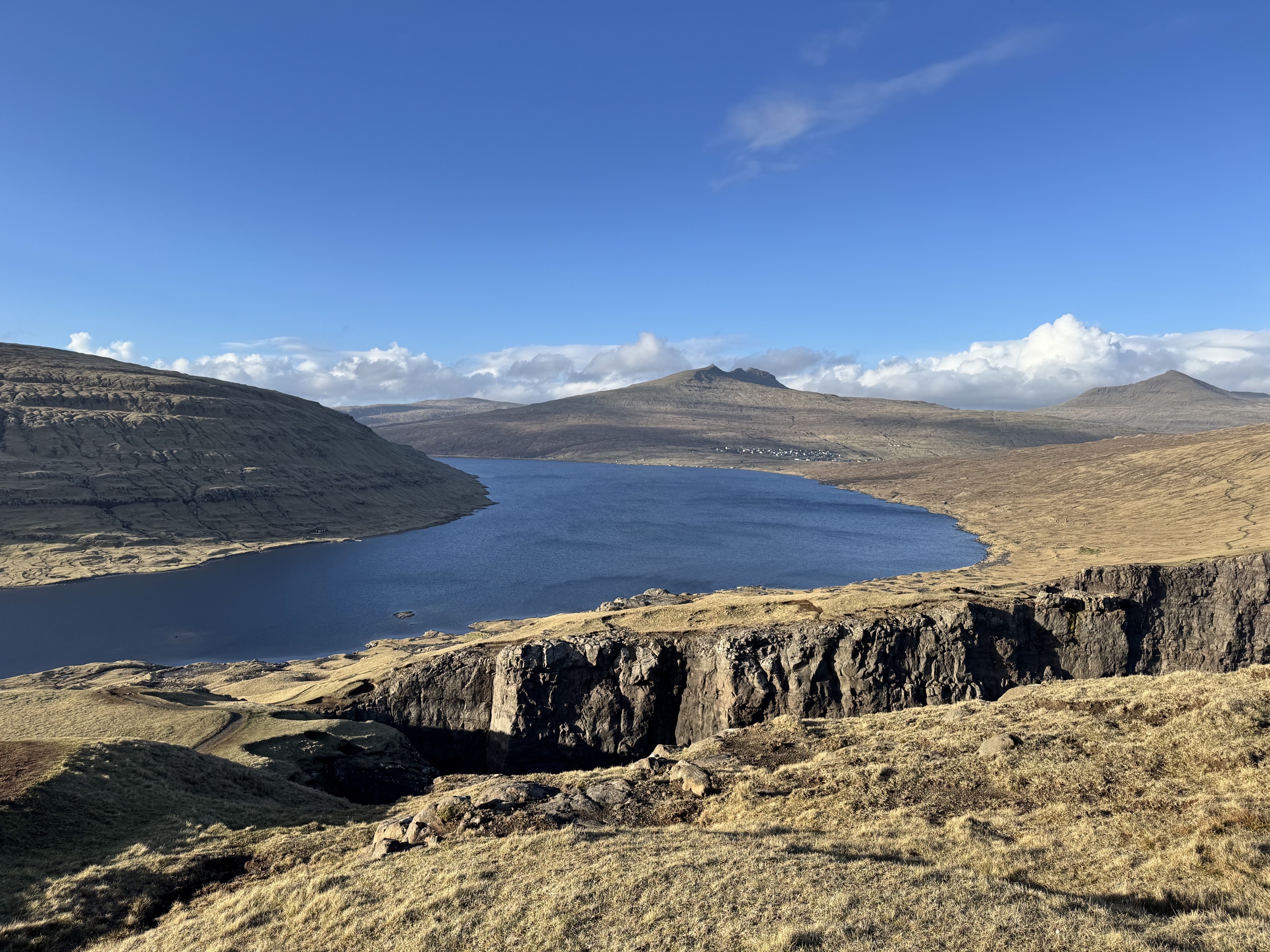 Hike along Lake Leitisvatn
