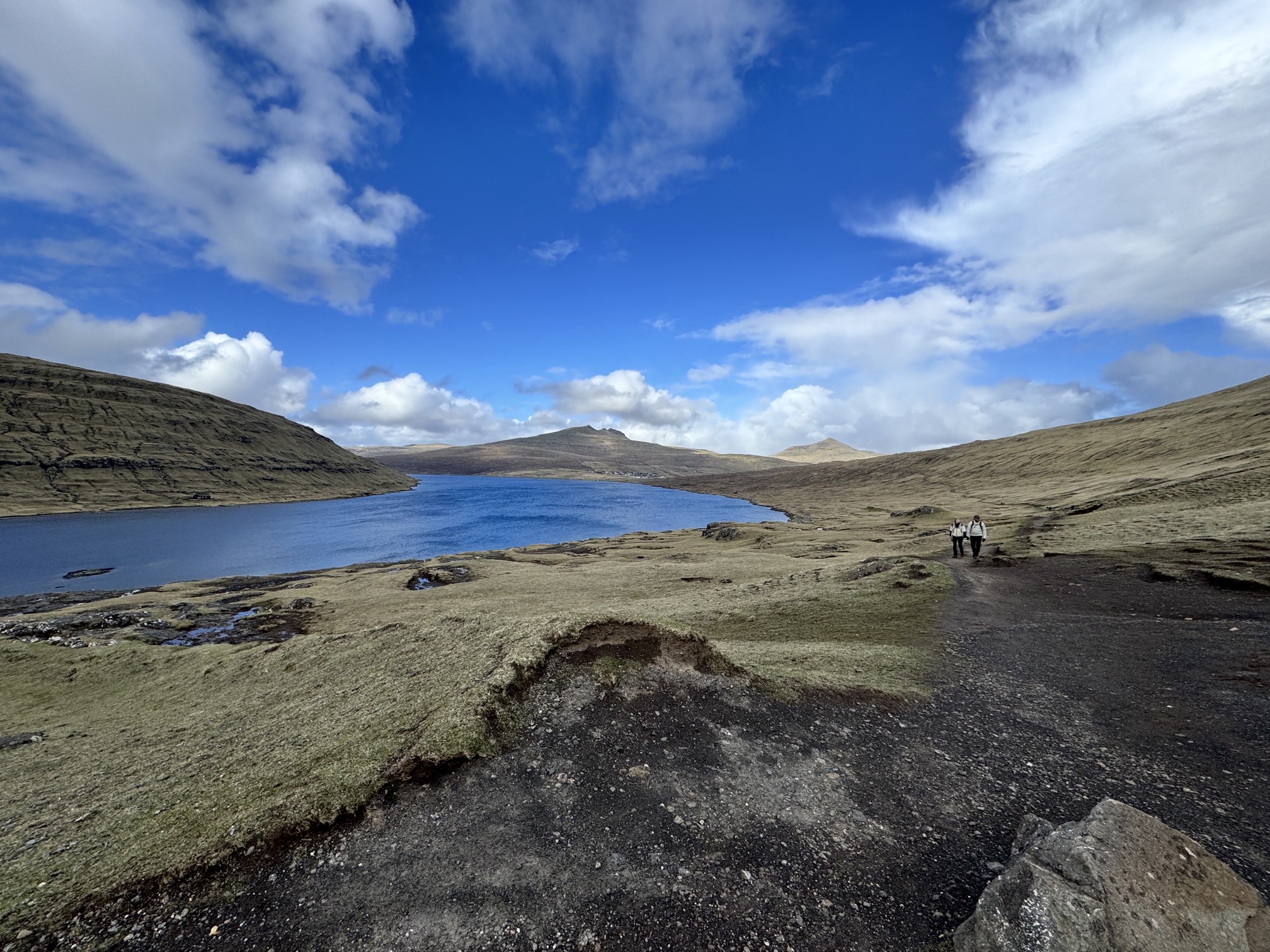 Hike along Lake Leitisvatn