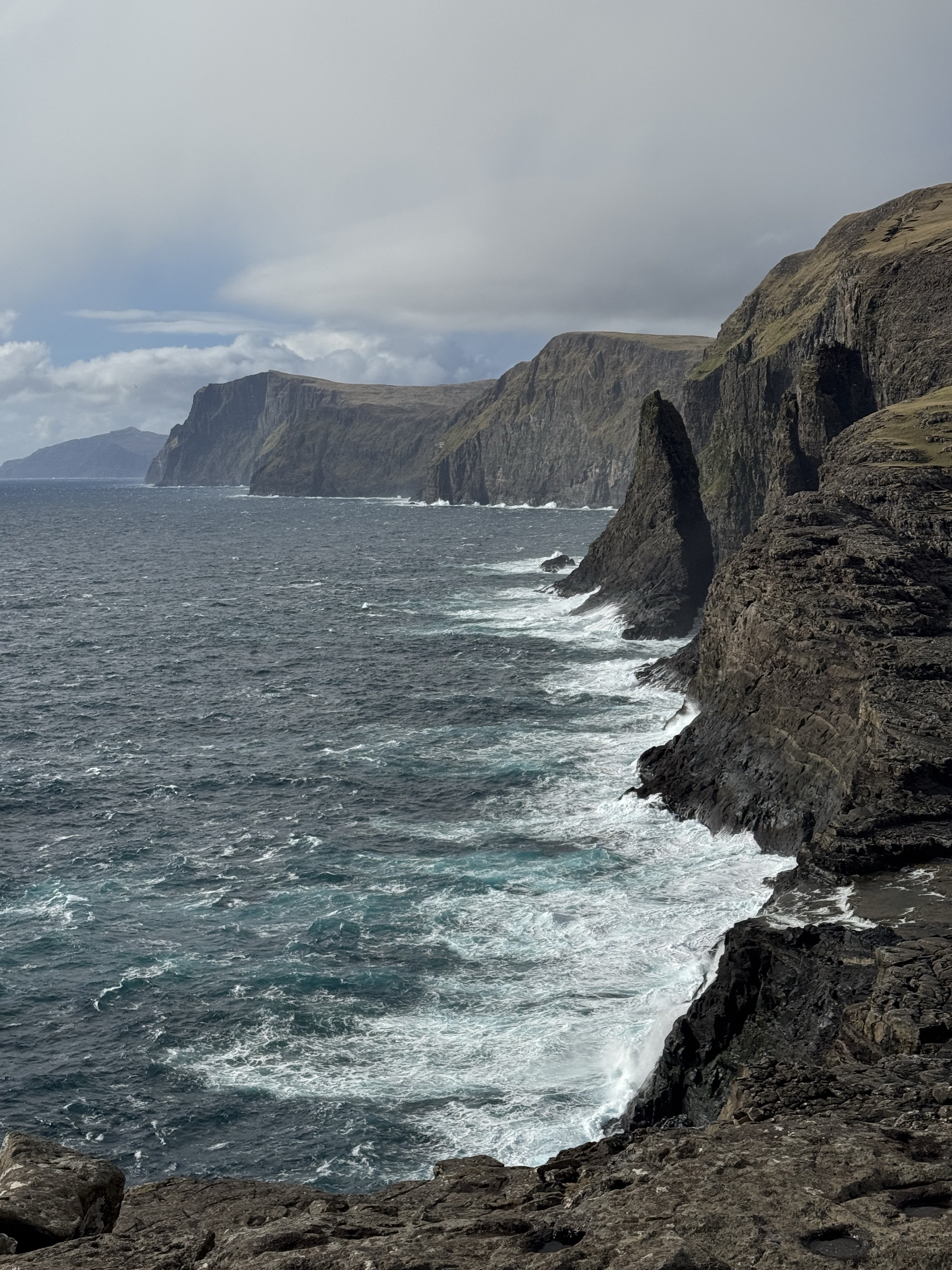 Hike along Lake Leitisvatn