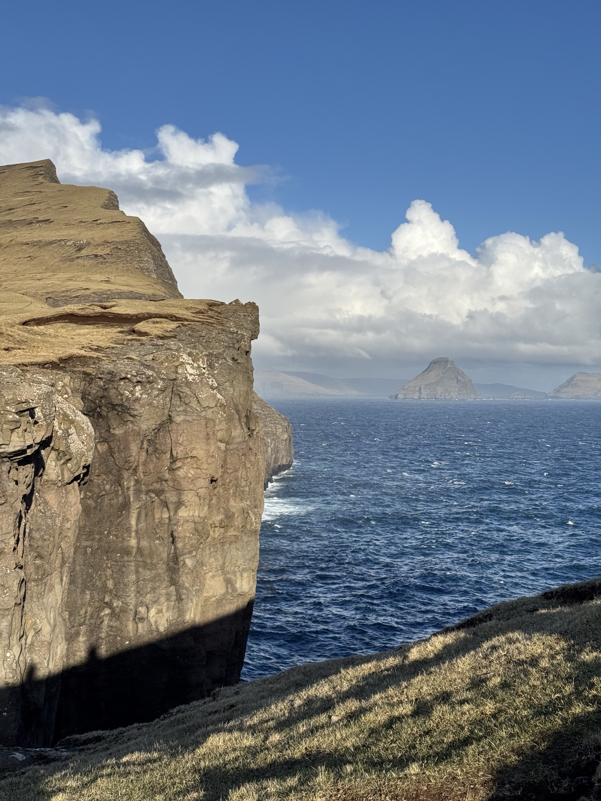 Hike along Lake Leitisvatn