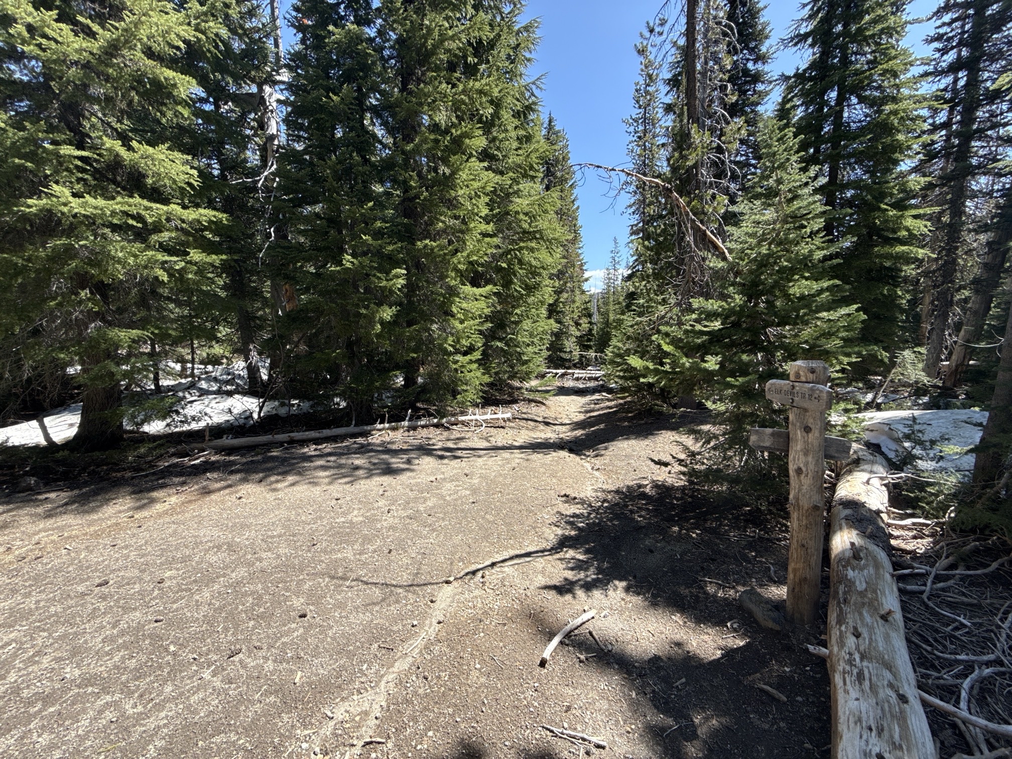 Hike to Moraine Lake Beneath South Sister