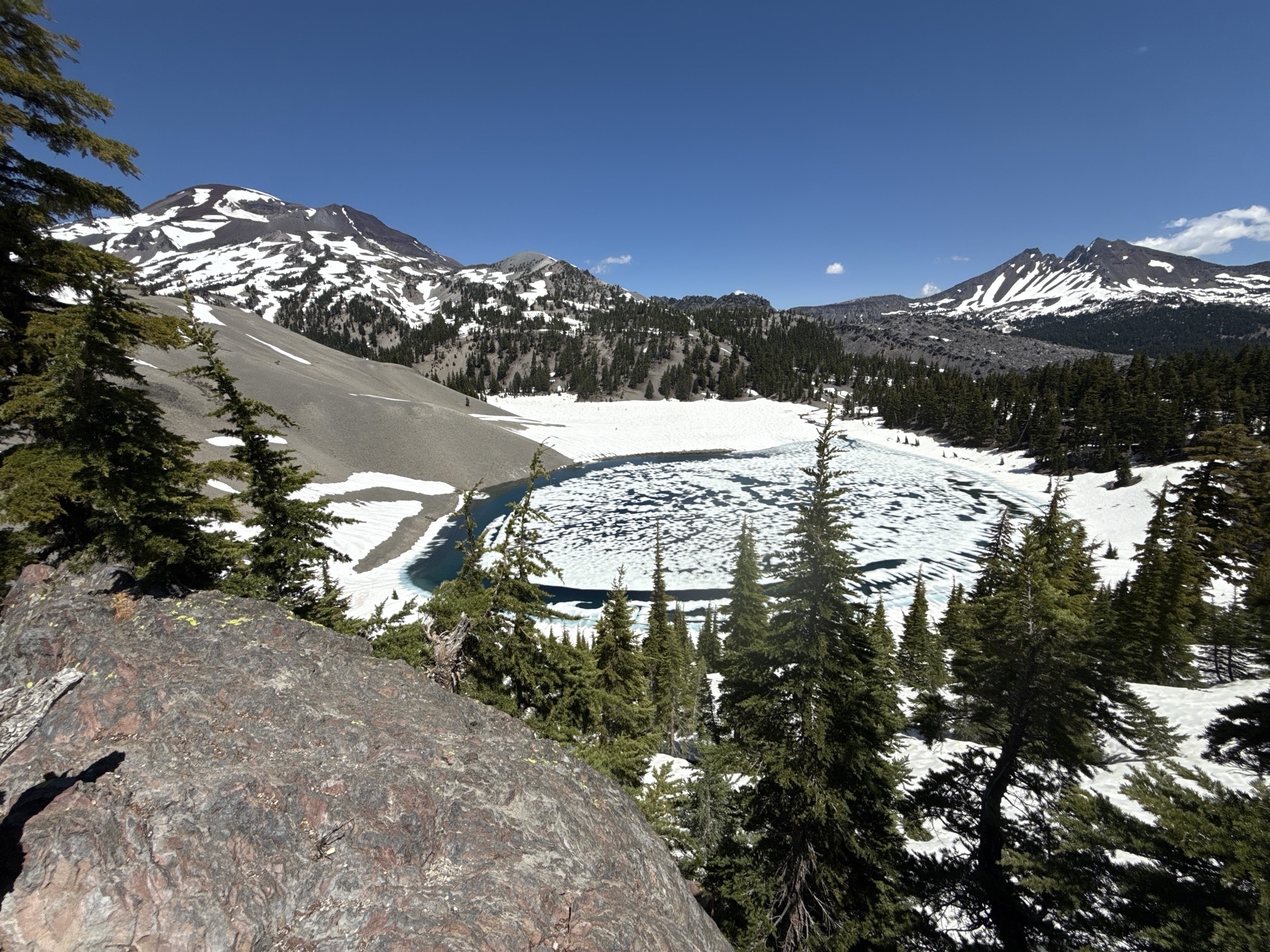Hike to Moraine Lake Beneath South Sister