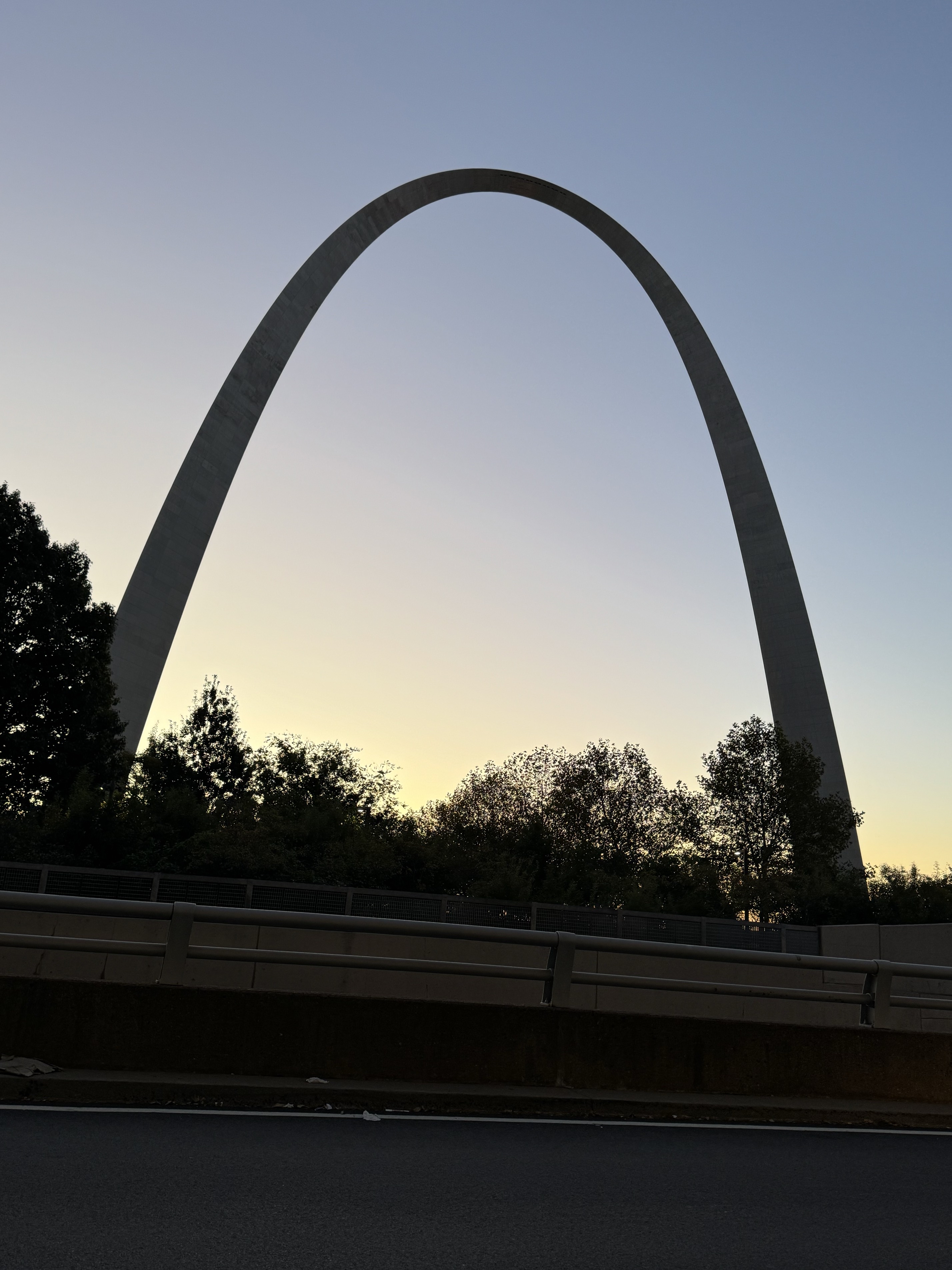 Photograph the Gateway Arch