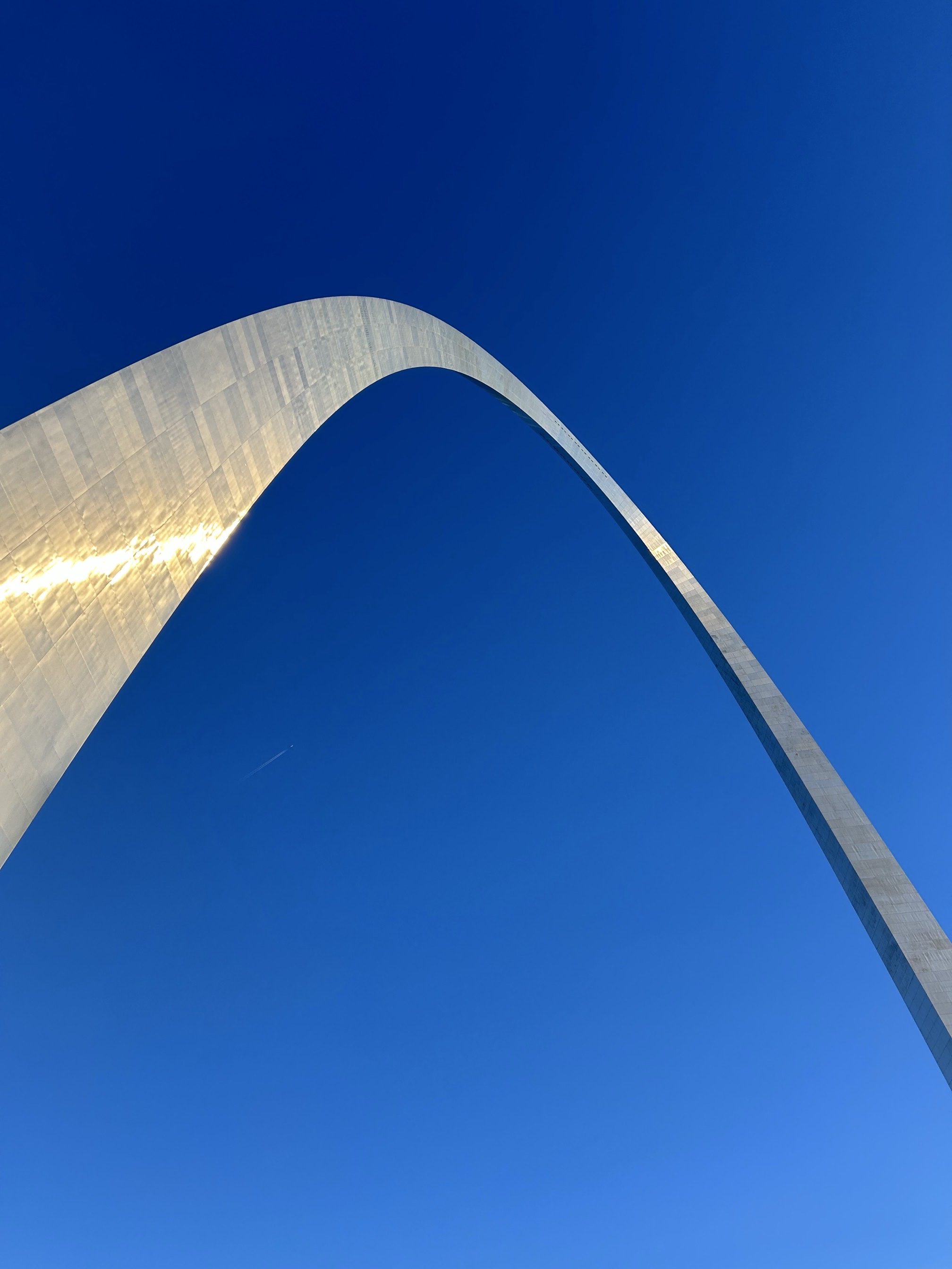 Photograph the Gateway Arch