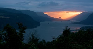 Hike To The Summit of Beacon Rock