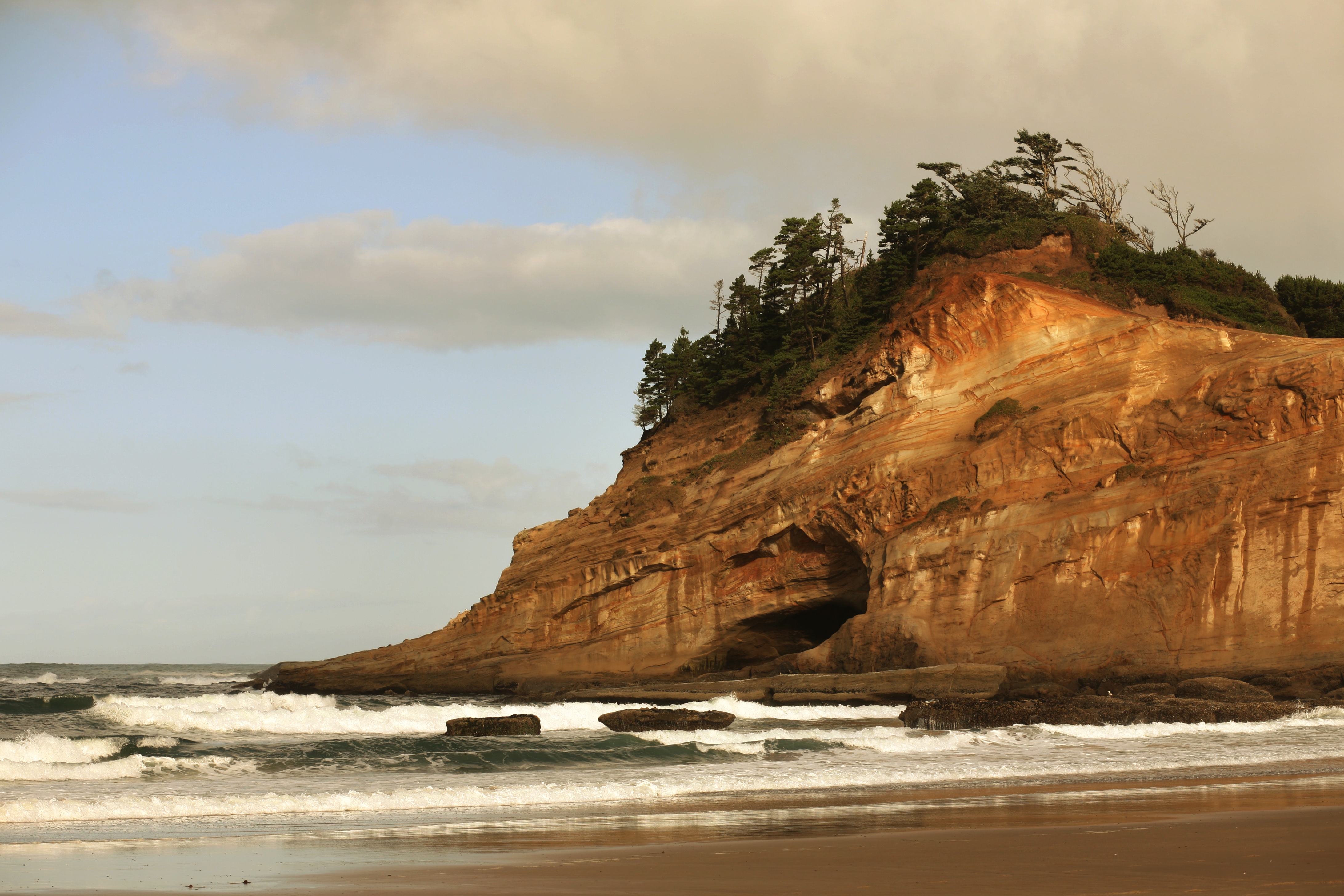 Explore Cape Kiwanda, Cloverdale, Oregon