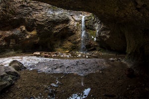 Hike to Grotto Falls