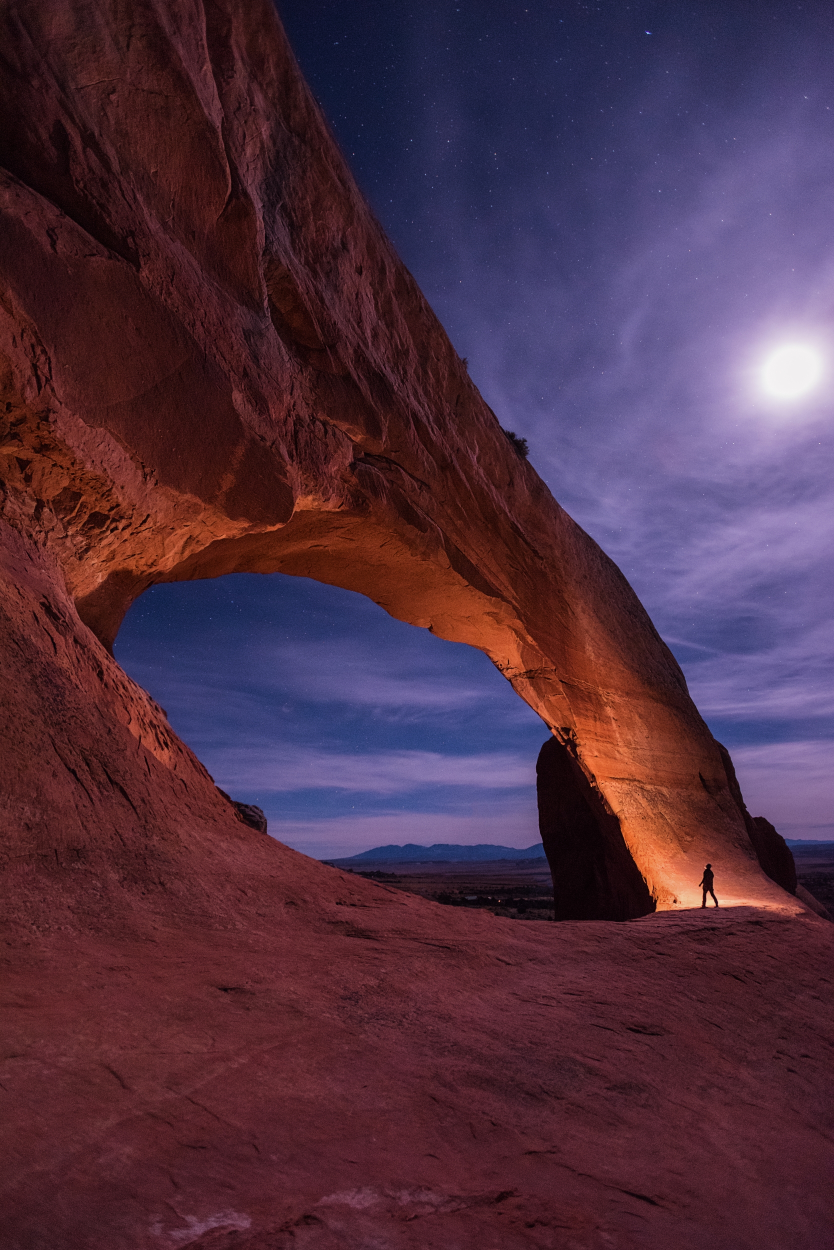 Hiking to Wilson Arch