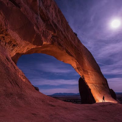 Hiking to Wilson Arch