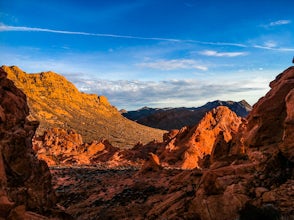 Hike the Pinnacle Loop in the Valley of Fire