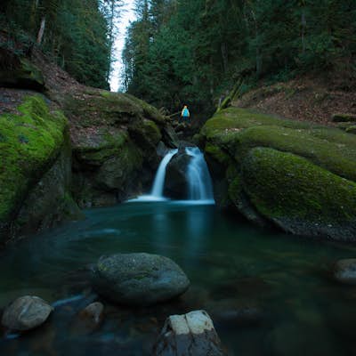 Hike to Racehorse Falls