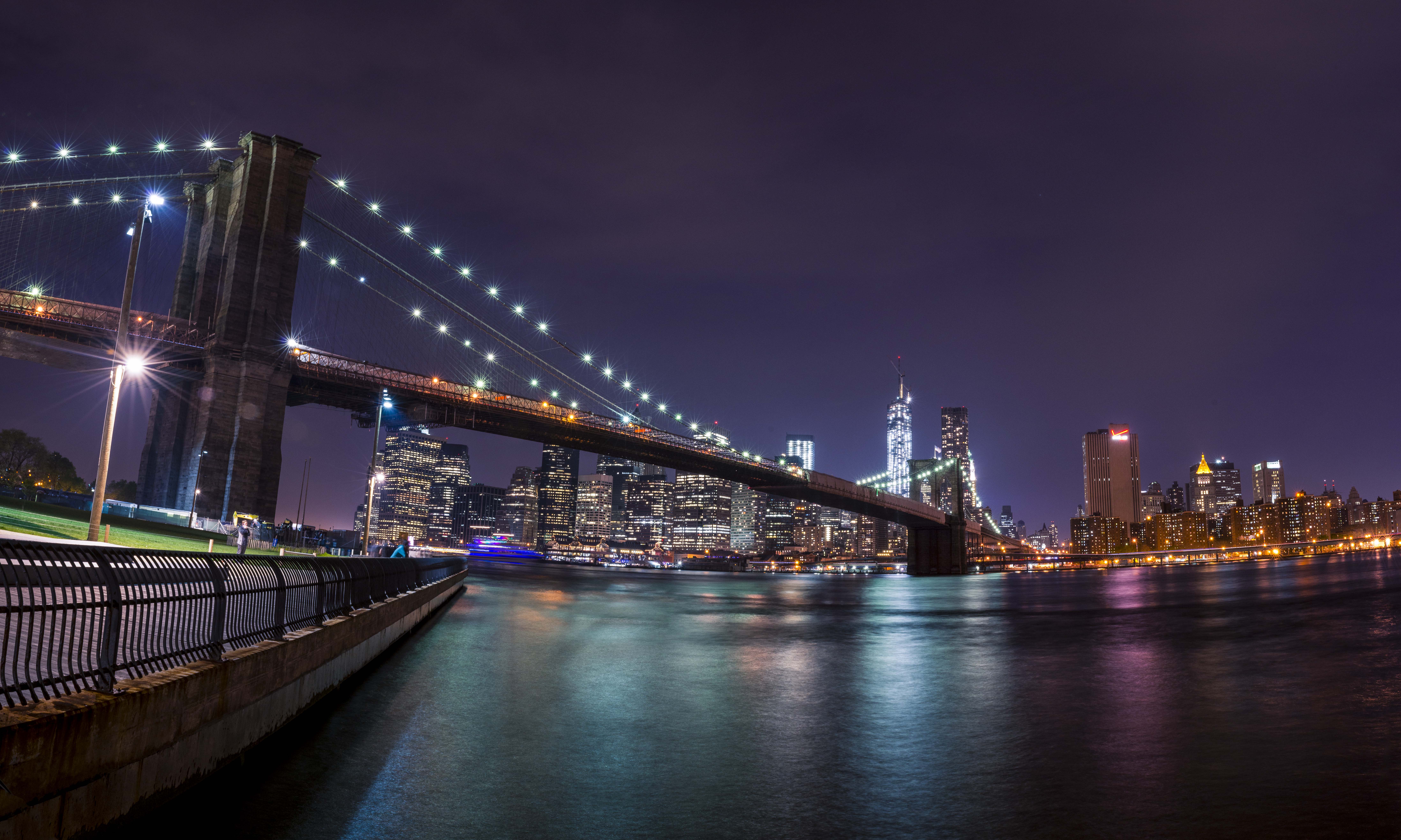 Photograph the Brooklyn Bridge