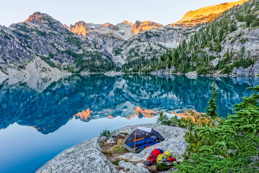 Backpacking Spade and Venus Lakes, Washington