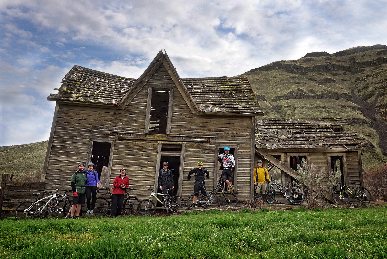 Mountain Biking the Deschutes River Trail