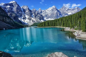 Eiffel Lake via Valley of Ten Peaks