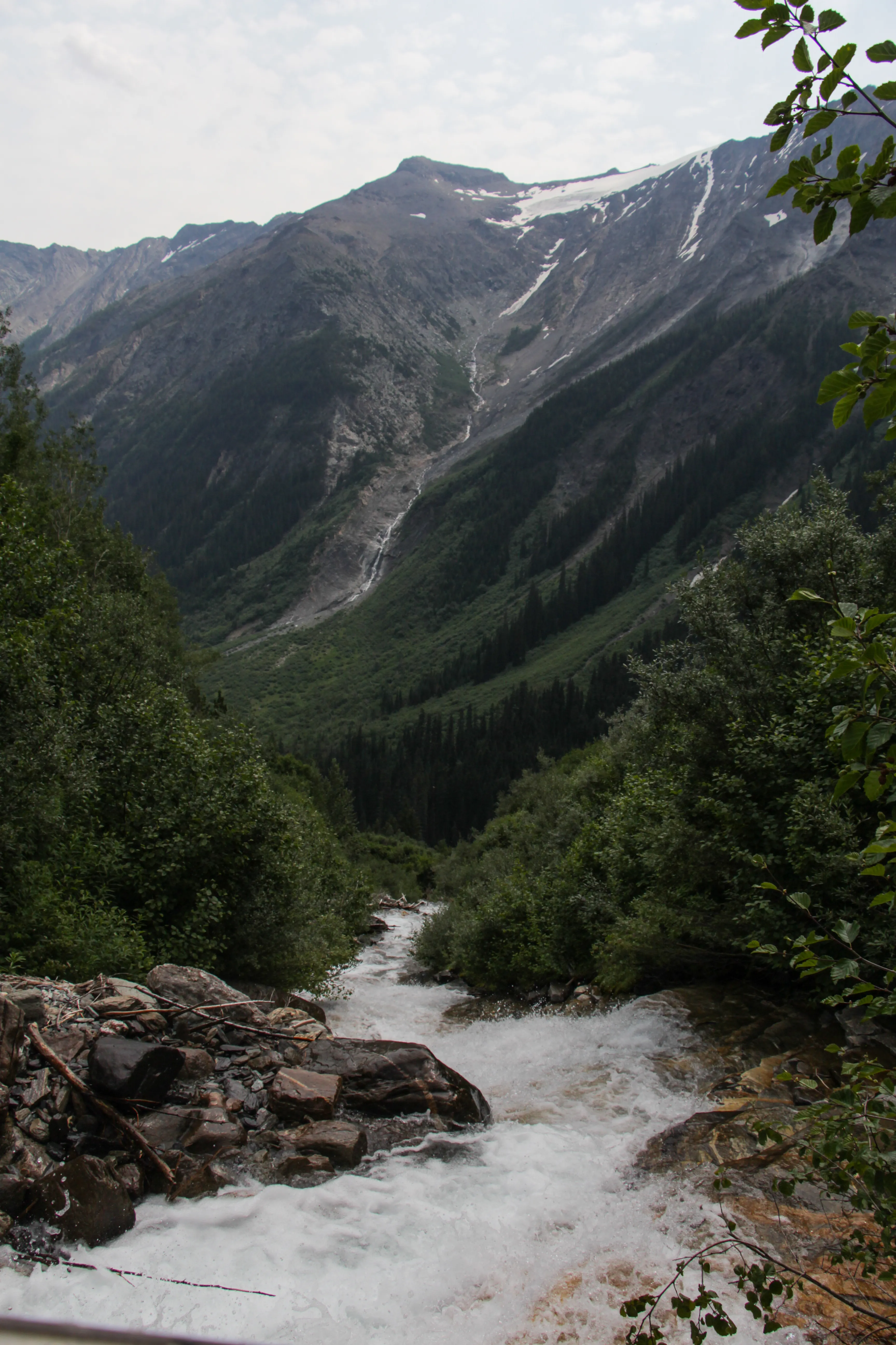 Hike to the Lake of the Hanging Glacier