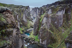 Explore Fjaðrárgljúfur Canyon