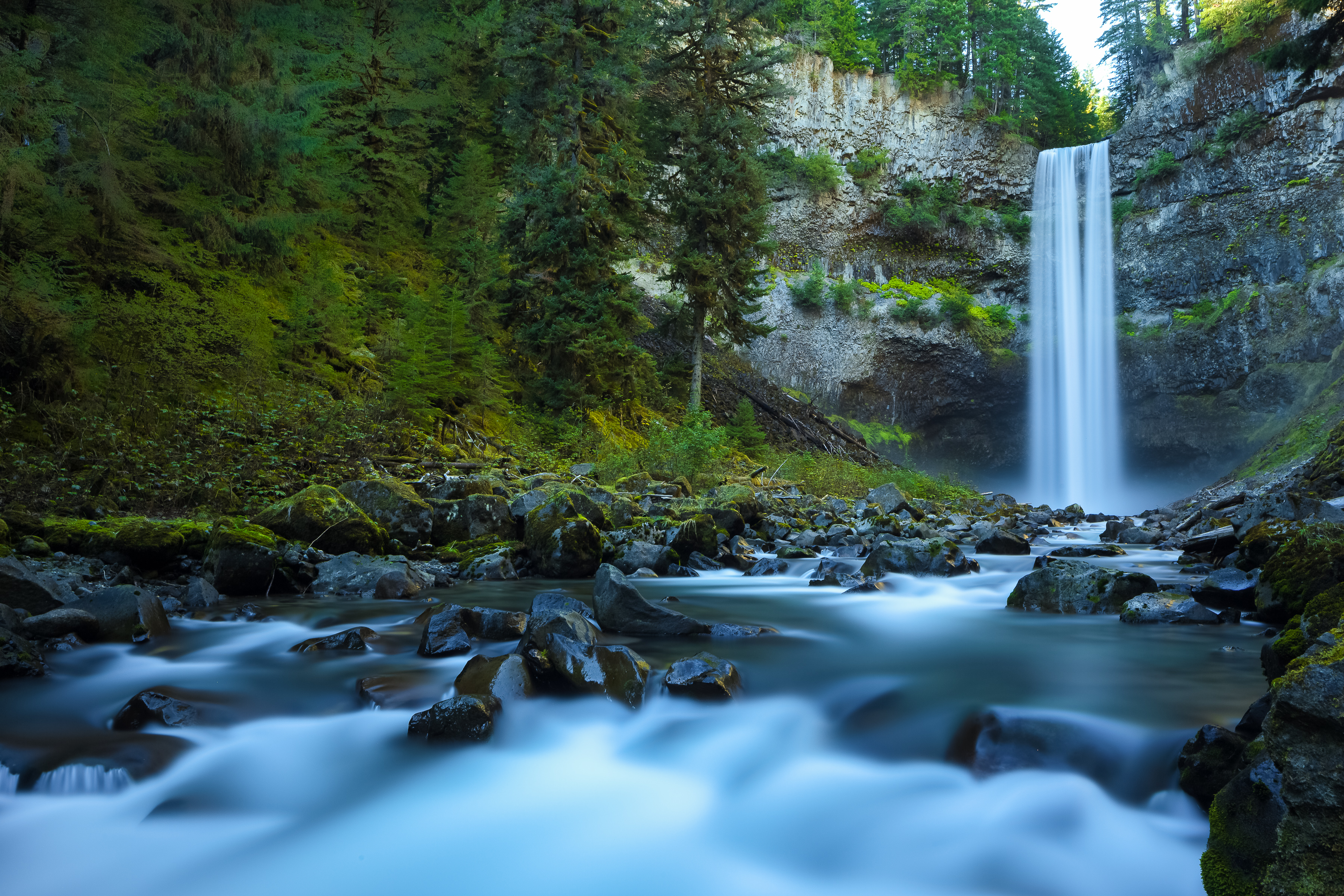 30 Of North America S Most Incredible Waterfalls   704645f71c8b23d1233902ee3f21636e