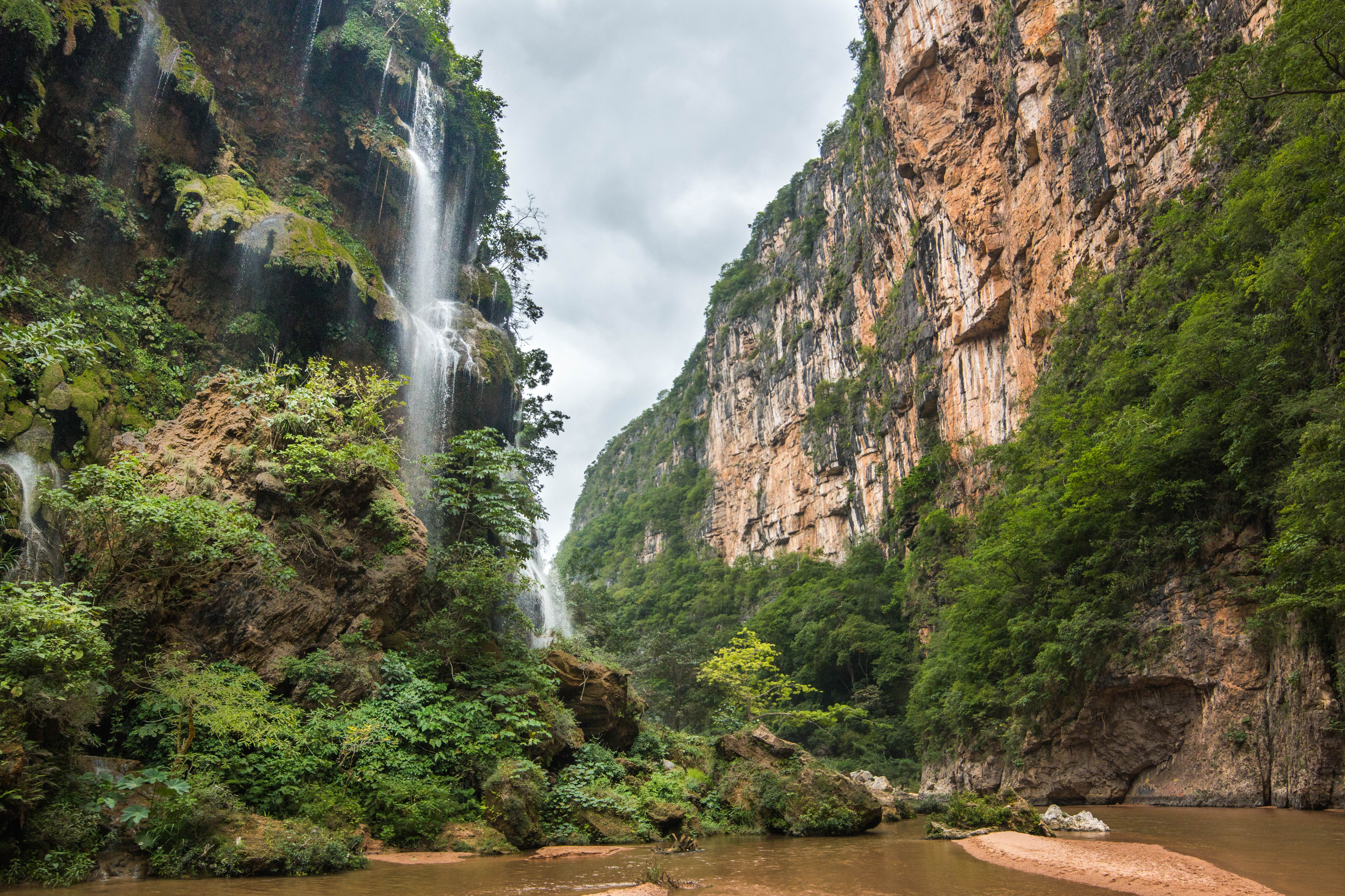Explore El Aguacero