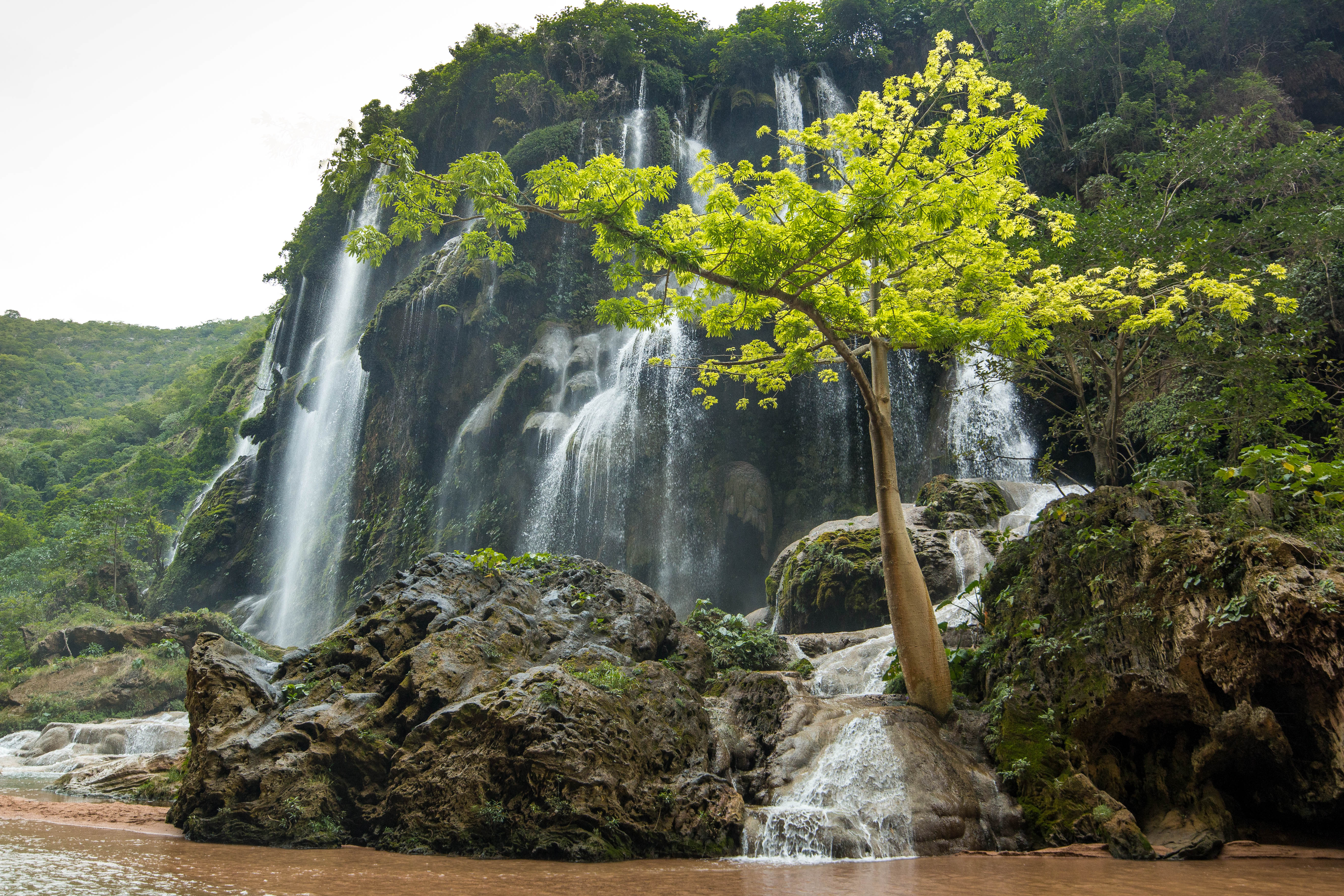 Explore El Aguacero