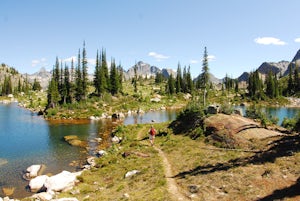 Hike to Gwillim Lakes 