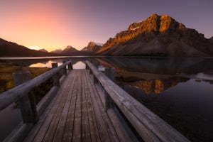 Watch the Sunrise at Bow Lake, Banff NP