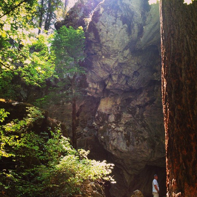 Hike to Massacre Natural Bridge 